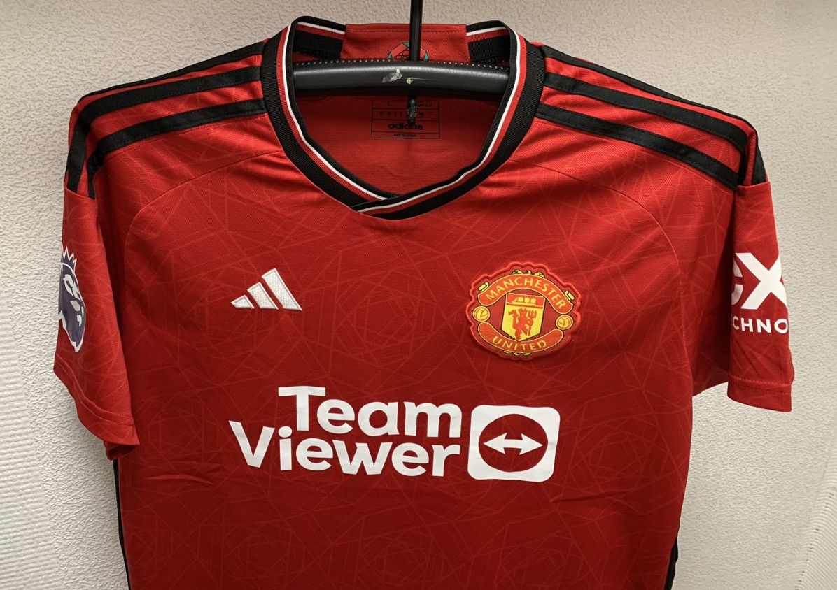Adidas Manchester United adidas soccer jersey 2023/24 L sz Size US L / EU 52-54 / 3 - 7 Thumbnail