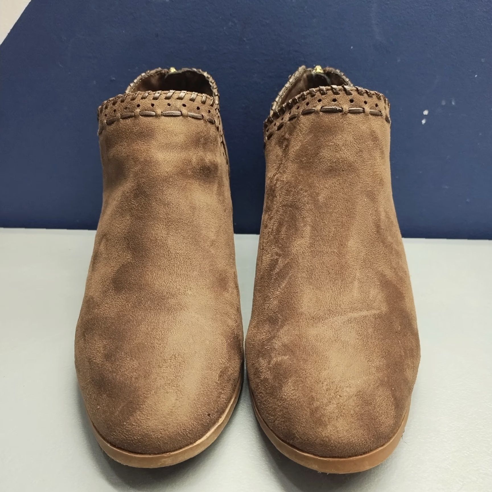 Gloria Vanderbilt Gloria Vanderbilt Womens Bootie Size 8.5 Brown Memory Foam Back Zip Ankle Boot Size US 9 / IT 39 - 2 Thumbnail