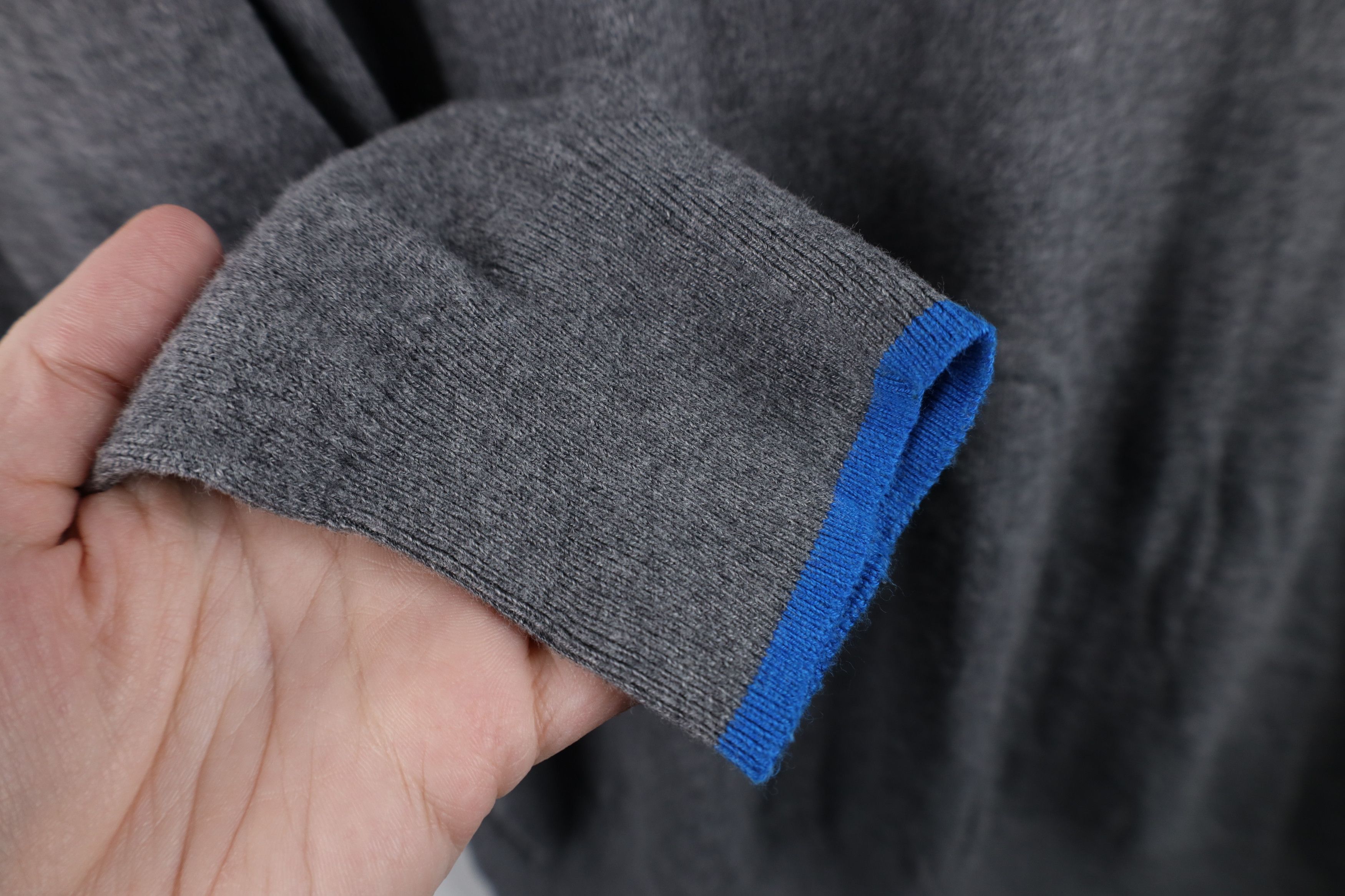 Oakley × Vintage Vintage Oakley Fit O Logo Lightweight Knit V-Neck Sweater Size US M / EU 48-50 / 2 - 7 Thumbnail