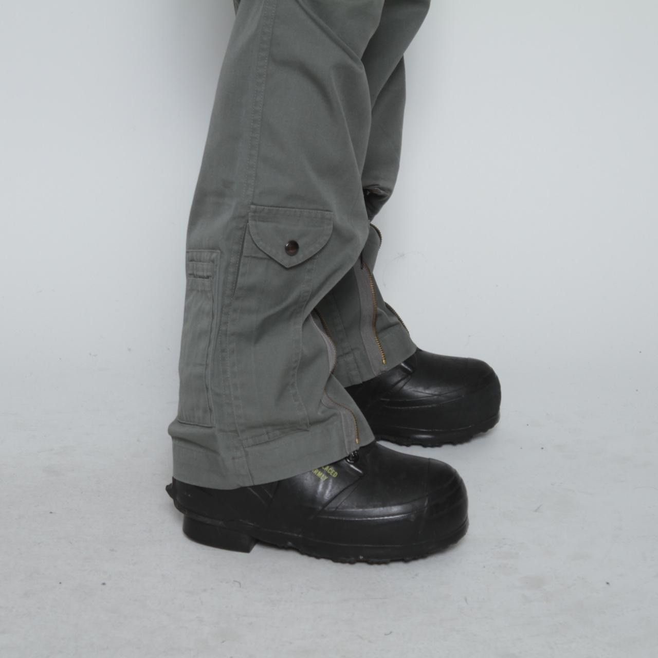 Vintage GREY TECHNICAL FLIGHT SUIT STYLE CARGO PANTS Size US 35 - 5 Thumbnail