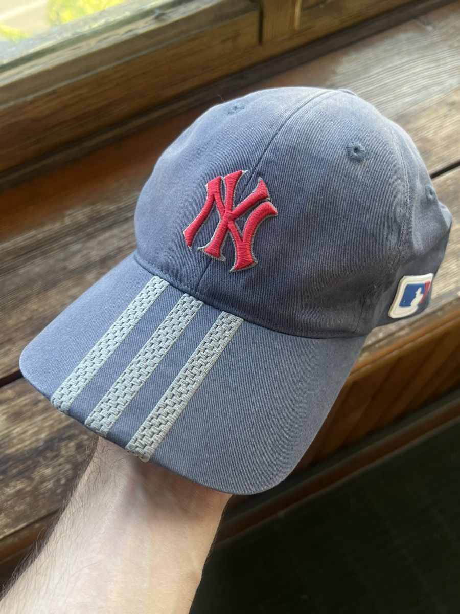 Adidas × Vintage Vintage Adidas Yankees Y2K Cap Central Logo Cap Size ONE SIZE - 2 Thumbnail