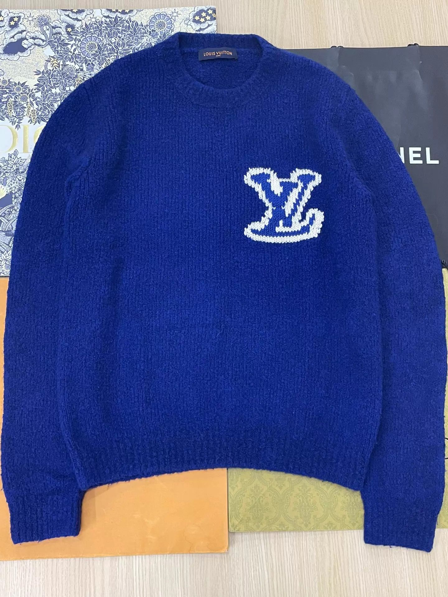 Louis Vuitton LV Klein Blue Big Logo Sweater XL Unisex Size US XL / EU 56 / 4 - 1 Thumbnail