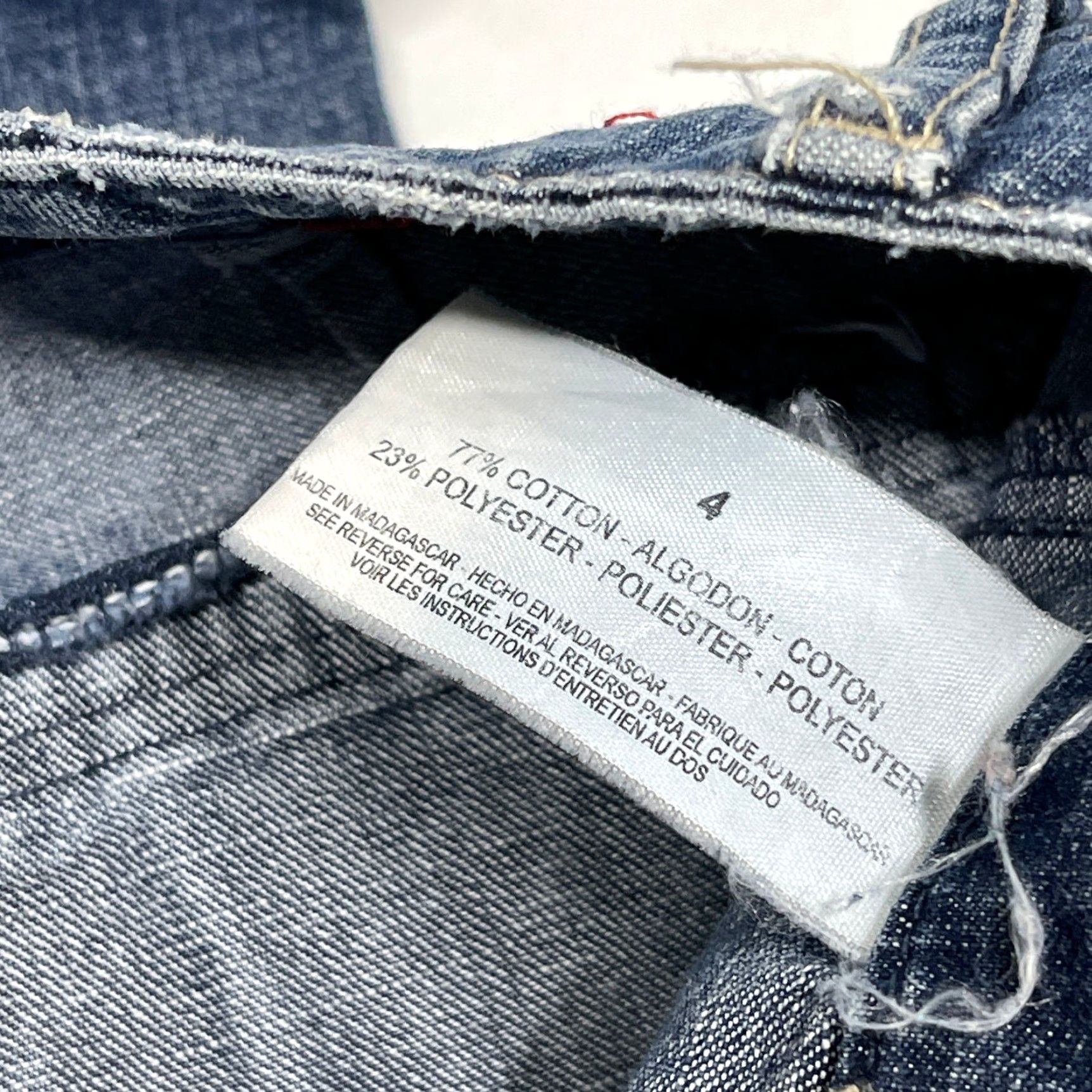 Gloria Vanderbilt Gloria Vanderbilt Jeans Cargo Dark Blue Mid Rise Cotton Capri Crop Womens Size 4 Denim Pockets Belt Loops Cargo Pocket Crop Style Jeans Womens Size 28" / US 6 / IT 42 - 4 Thumbnail