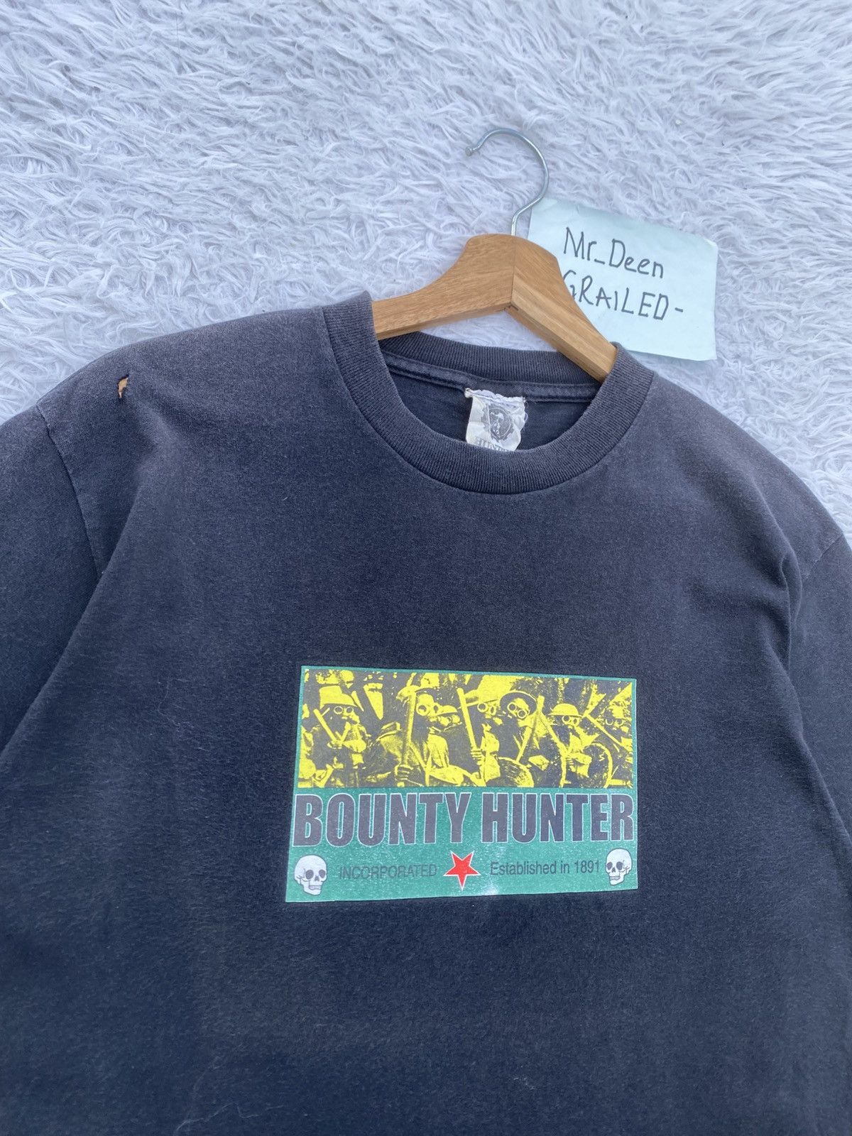 Bounty Hunter Rare Vtg 90s Bounty Hunter Army Wear Gas Mask Skulls Tshirt Size US S / EU 44-46 / 1 - 8 Thumbnail