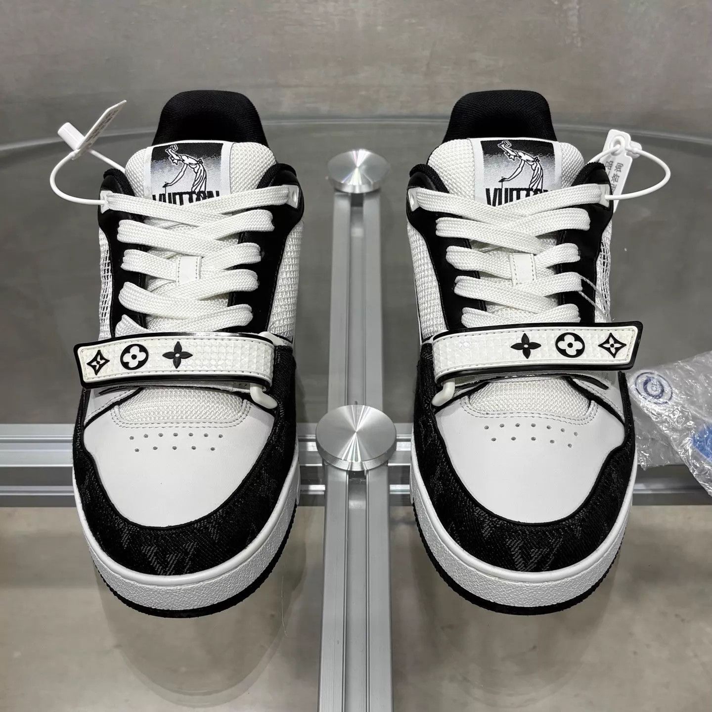 Louis Vuitton LV Trainer Black & White Velcro UK3.5/37.5 YH25099 Size US 7 / IT 37 - 1 Thumbnail