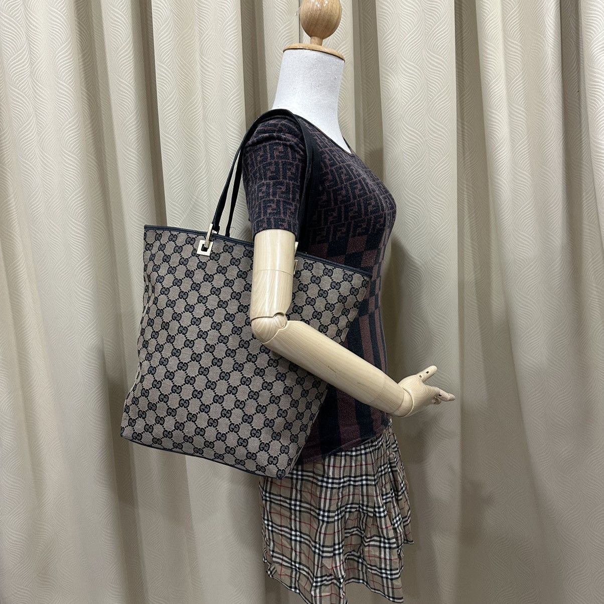 Gucci ‼️YES‼️ GUCCI GG MONOGRAM CANVAS TOTE BAG Size ONE SIZE - 1 Thumbnail