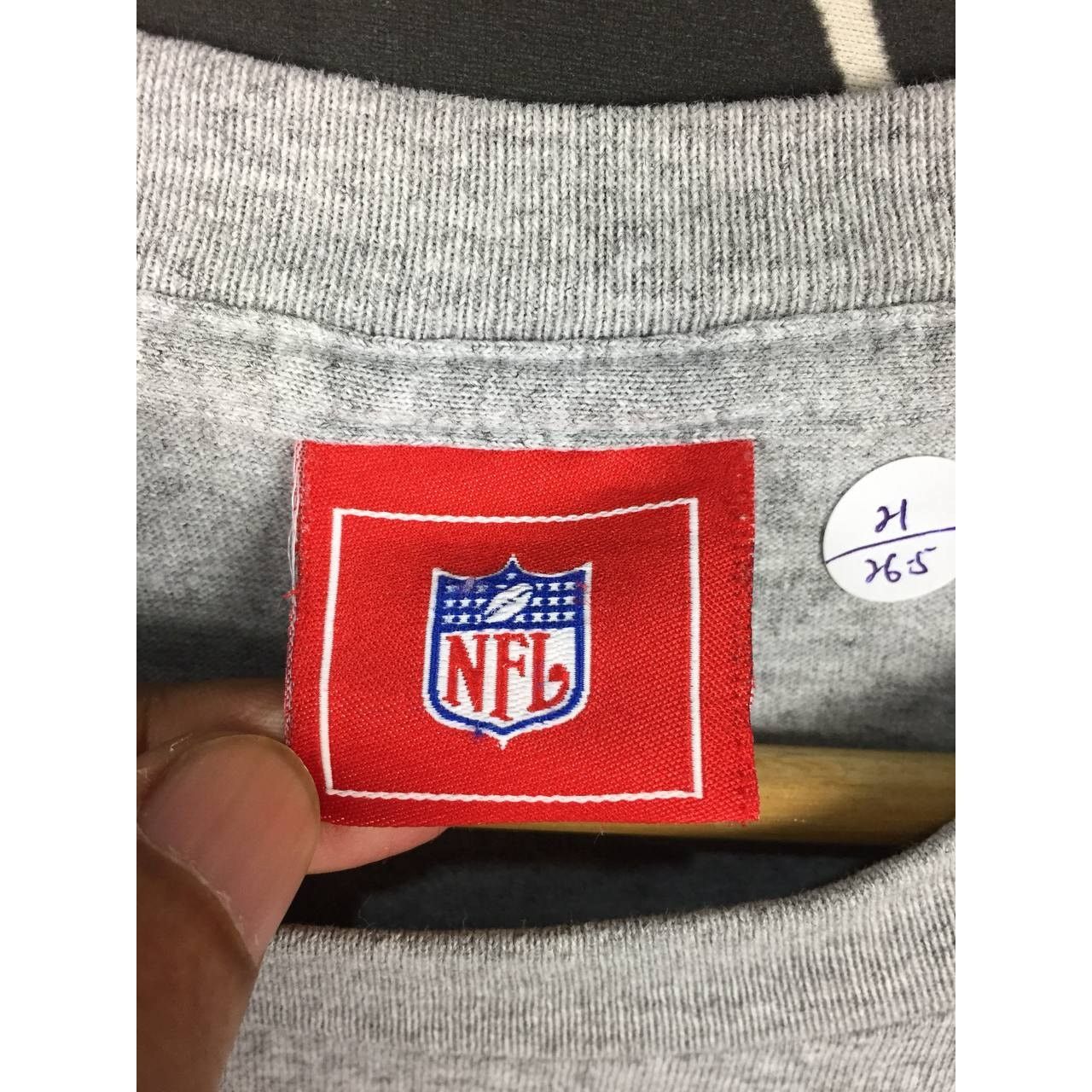 NFL × Sports Specialties × Vintage Vtg Tampa Bay Buccaneers NFL American Sport Tee Size US M / EU 48-50 / 2 - 6 Thumbnail