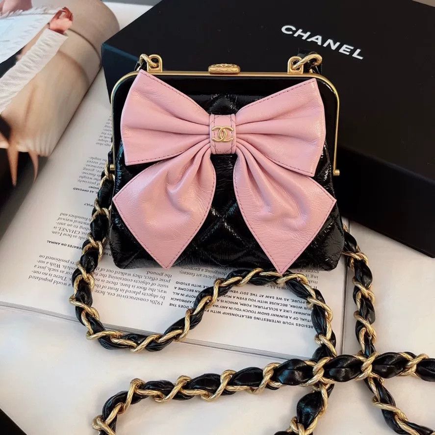 Chanel Pre-loved Bag Very good condition Size ONE SIZE - 1 Thumbnail