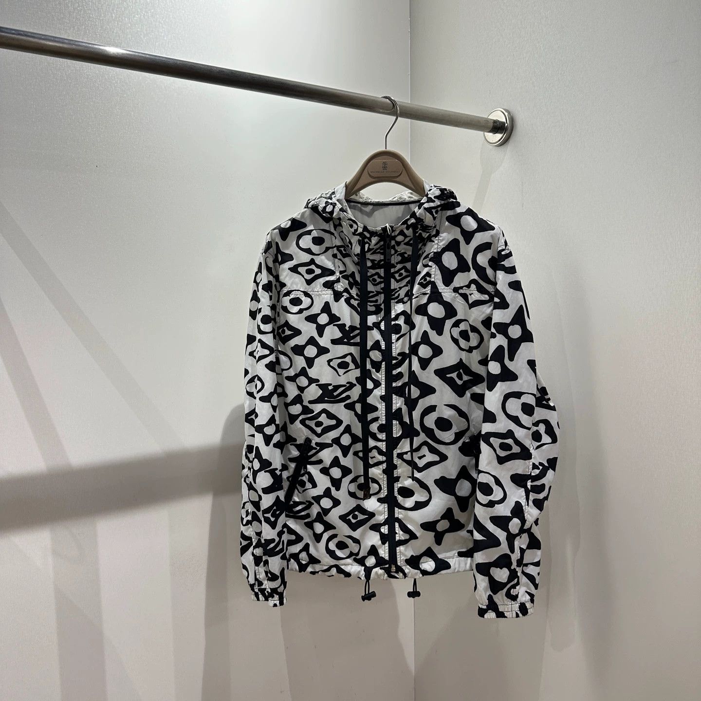 Louis Vuitton LV apr711 black white monogram logo shell jacket Size L / US 10 / IT 46 - 1 Thumbnail