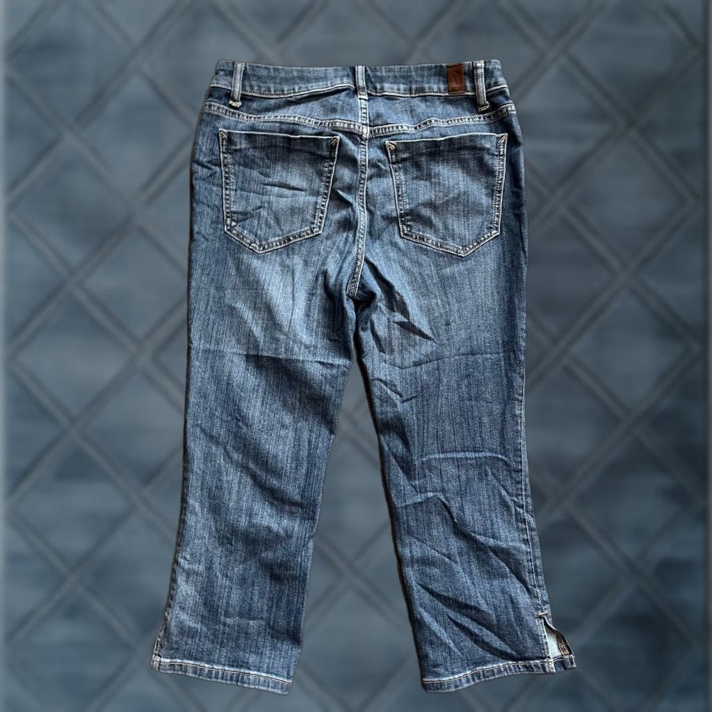 Vintage Simply Vera Vera Wang Jeans Capri Women 8P Medium Wash Blue 5-Pocket Stretch Denim Capris Womens Size 30" / US 8 / IT 44 - 1 Thumbnail