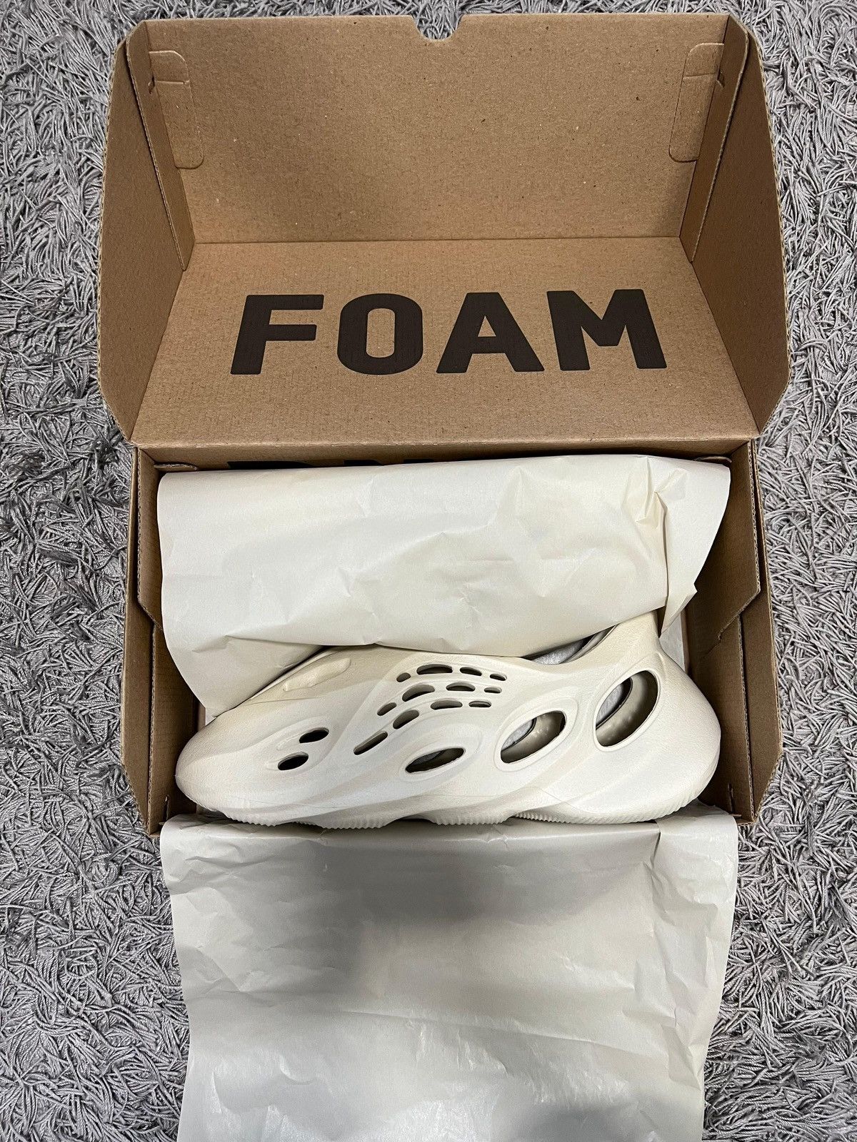 Adidas Adidas Yeezy Foam RNNR Sand Size US 9 / EU 42 - 10 Thumbnail