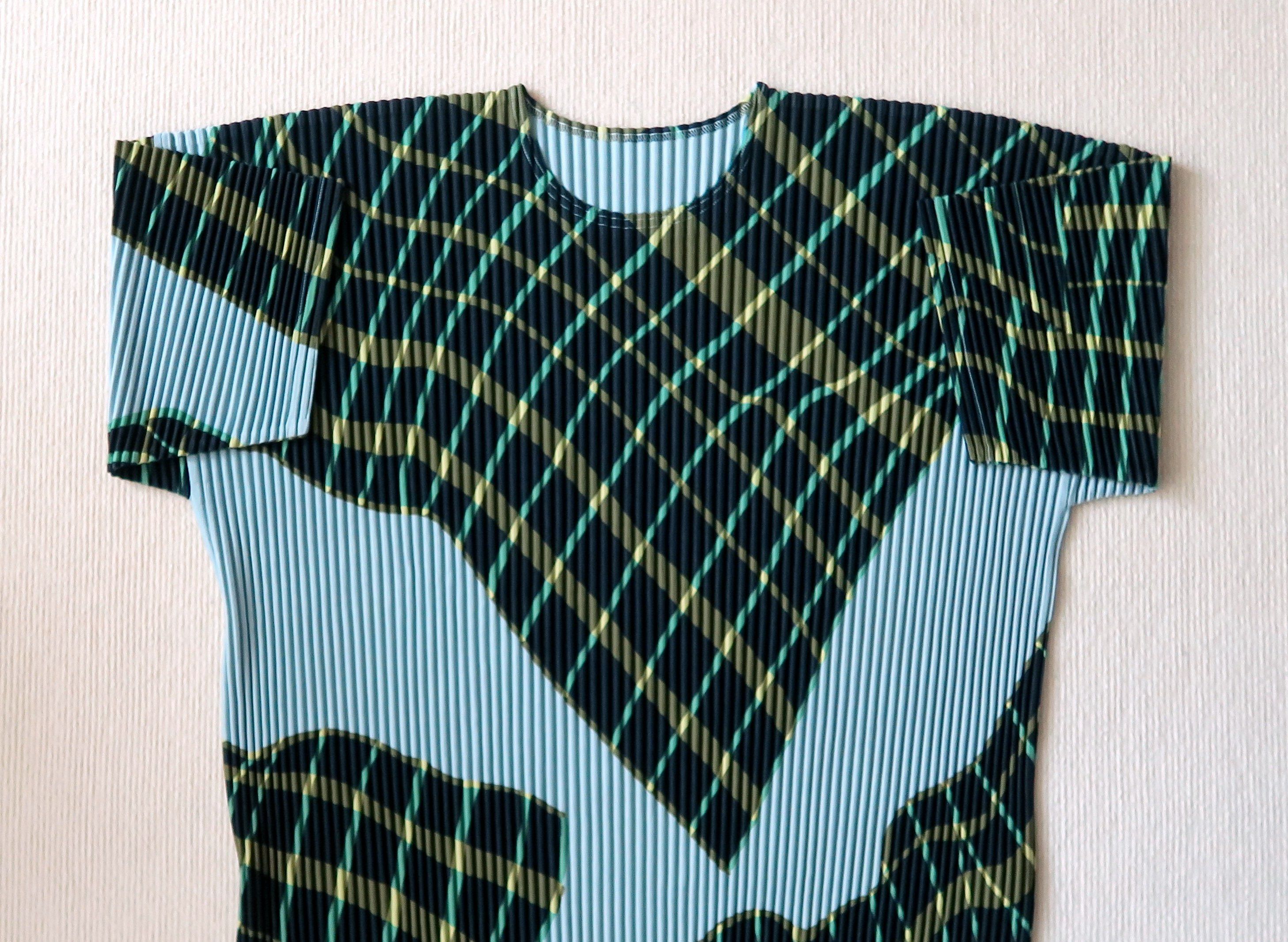 Homme Plisse Issey Miyake Homme Plisse Issey Miyake Windswept Plaid T-Shirt Size US L / EU 52-54 / 3 - 15 Thumbnail