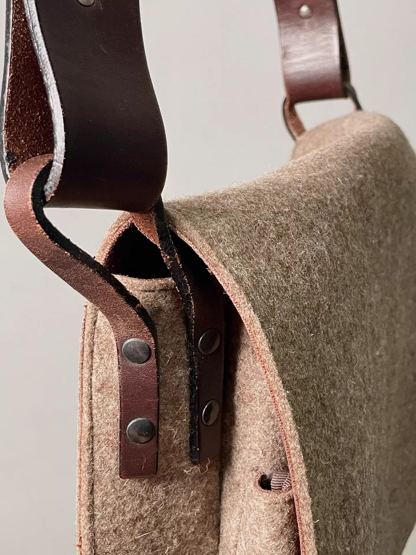 Dries Van Noten Dries Van Noten Wool Felt Postman Bag Made in Italy Size ONE SIZE - 4 Thumbnail