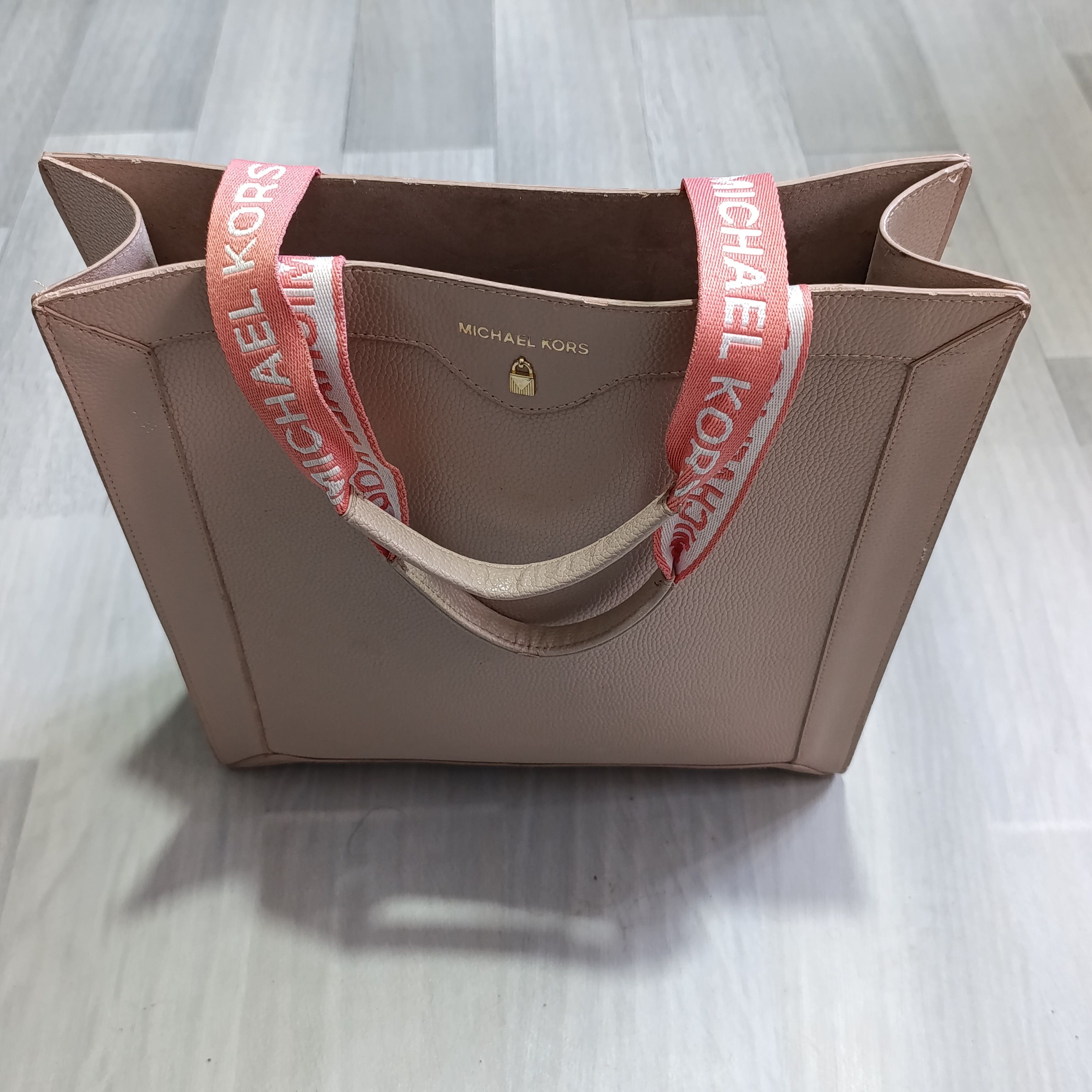 Michael Kors Michael Kors Pebbled Limited Edition Textured Leather Pink Size ONE SIZE - 1 Thumbnail