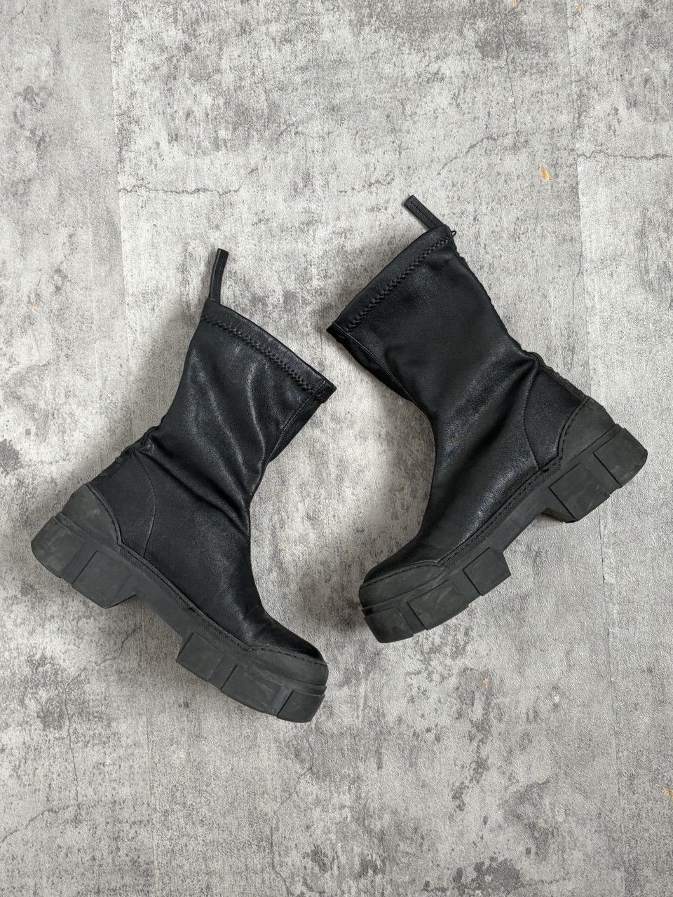 VIC MATI Vic Matie Italy Black Leather Avant Garde Round Toe Boots Size US 7 / IT 37 - 2 Thumbnail