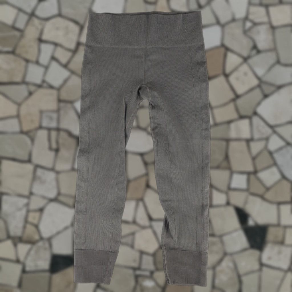 Lululemon Lululemon High Stretch Ebb to Street Cropped Nylon Microfiber Training Pants Gray Women's 8 Size 30" / US 8 / IT 44 - 1 Thumbnail