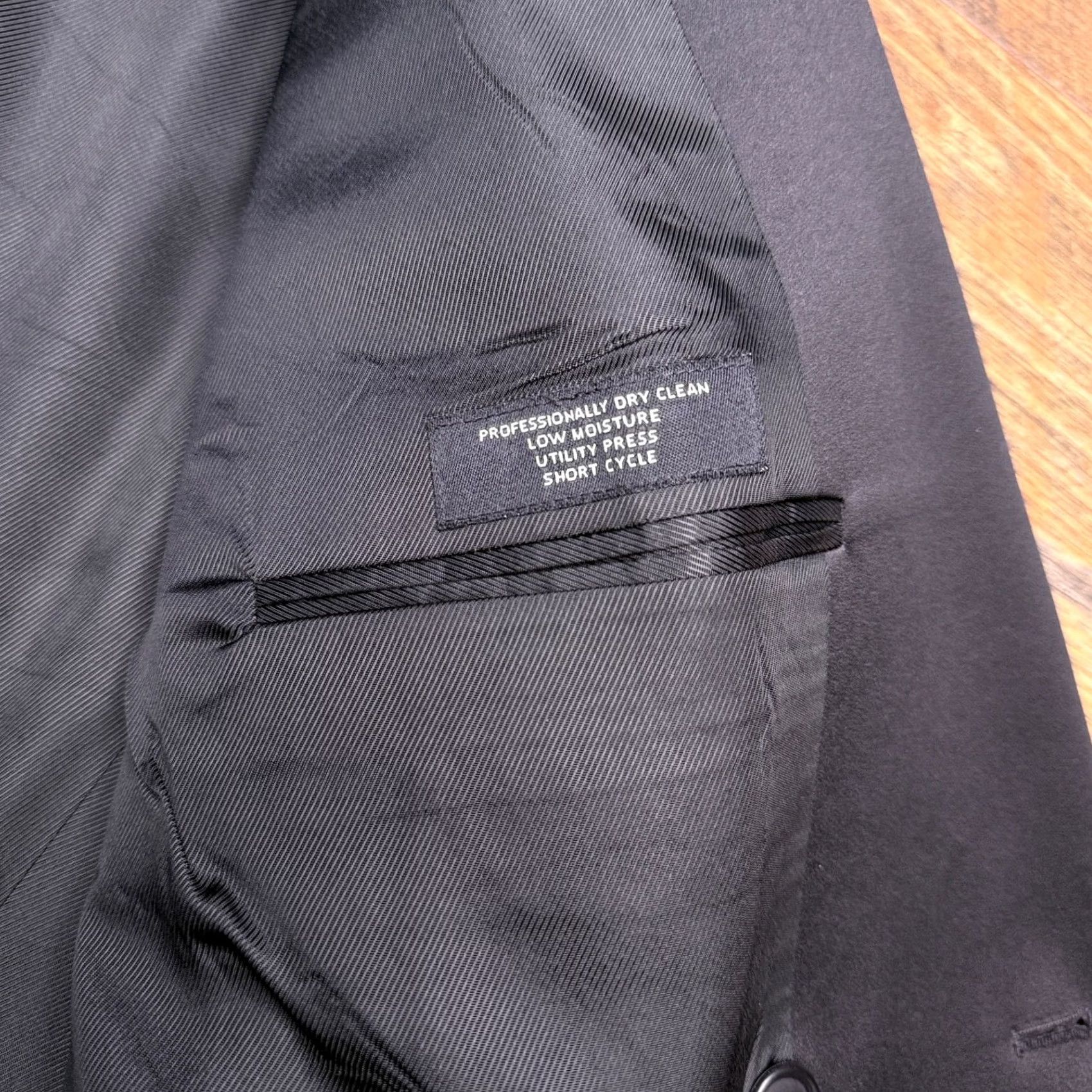 Jos. A. Bank Jos. A. Bank Tuxedo Suit 46R Black Double-Breasted Wool 2 Piece Formal Pants 40w Regular Inseam 32in Men 46 Chest Peak Lapel Classic Size 46R - 6 Thumbnail
