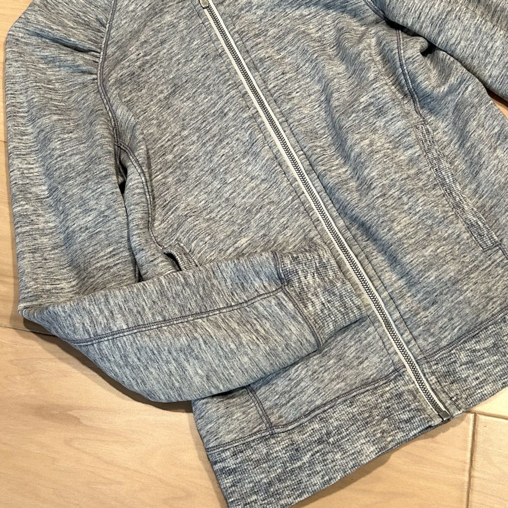 Lululemon Lululemon Hooded Jacket Full Zip Gray Women’s 4 Jacket Long Sleeve Pockets Athleisure Winter Spring Fall Size S / US 4 / IT 40 - 3 Thumbnail
