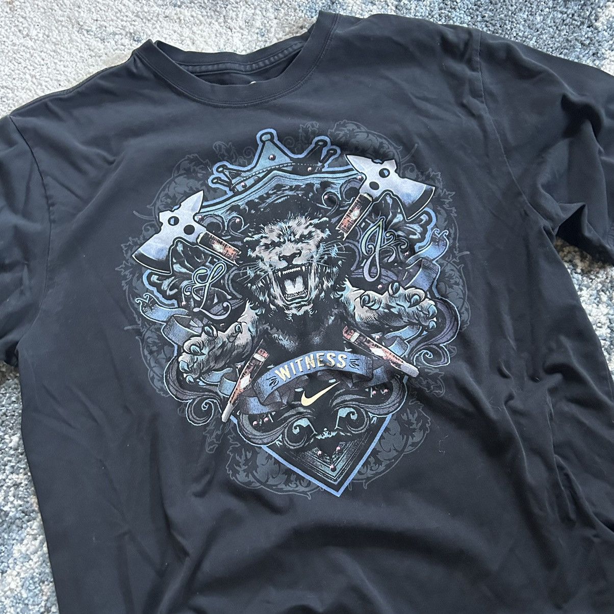 Nike × Vintage 2010 FADED BLACK LEBRON JAMES WiTNESS CREST TEE LiON KiNG Size US L / EU 52-54 / 3 - 1 Thumbnail