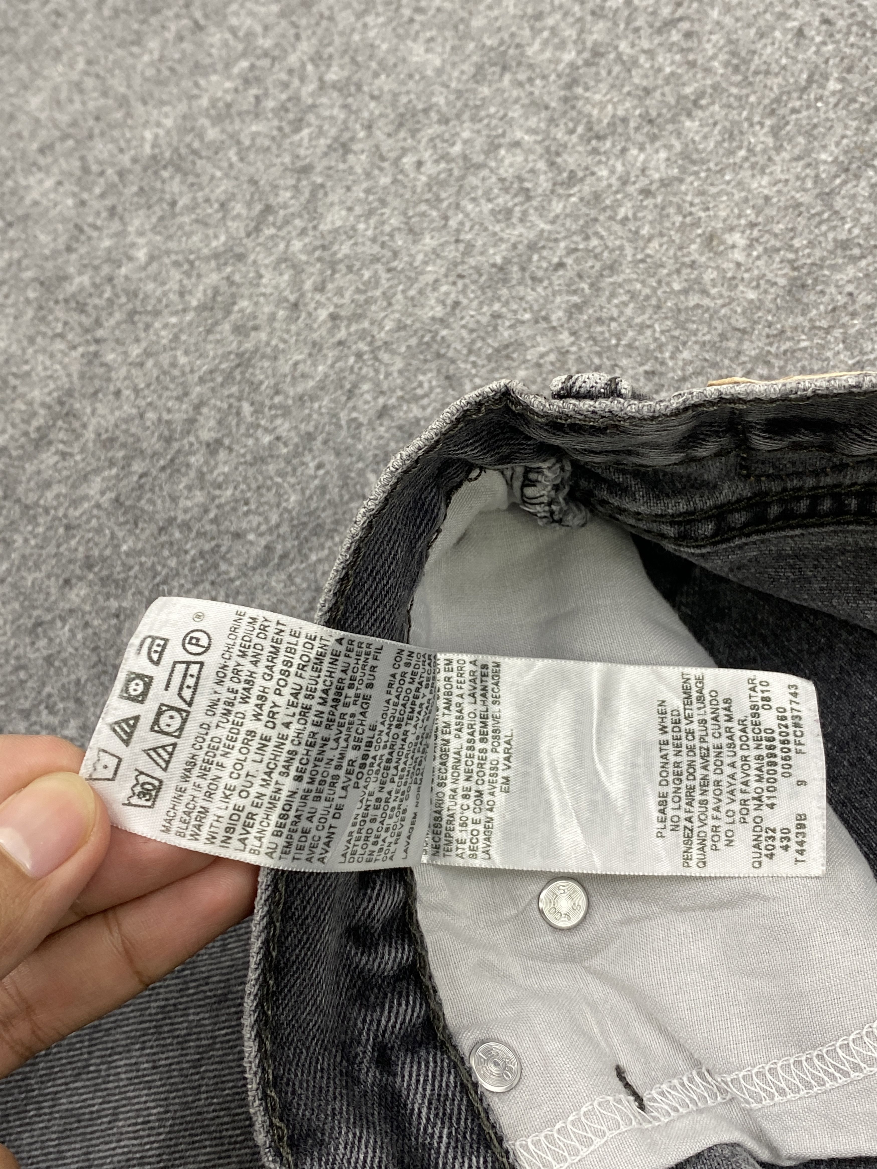 Levi's × Vintage Vintage Levi's 505 Faded Black Denim Jeans Size US 34 / EU 50 - 12 Thumbnail