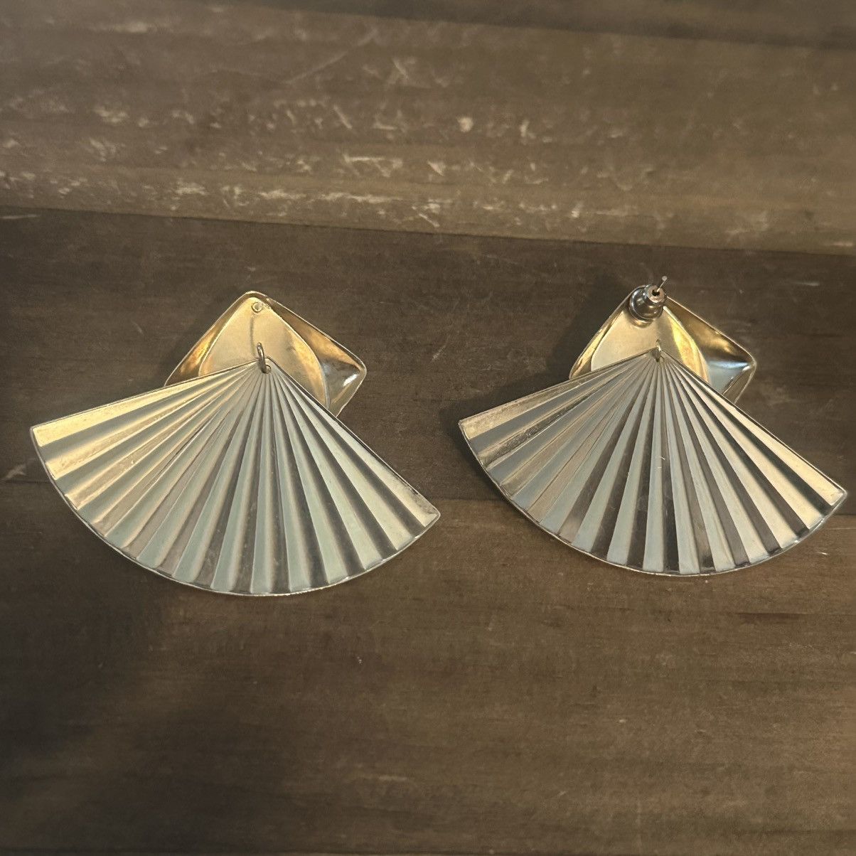 Vintage Vintage gold tone and red enamel fan post earrings Size ONE SIZE - 6 Thumbnail