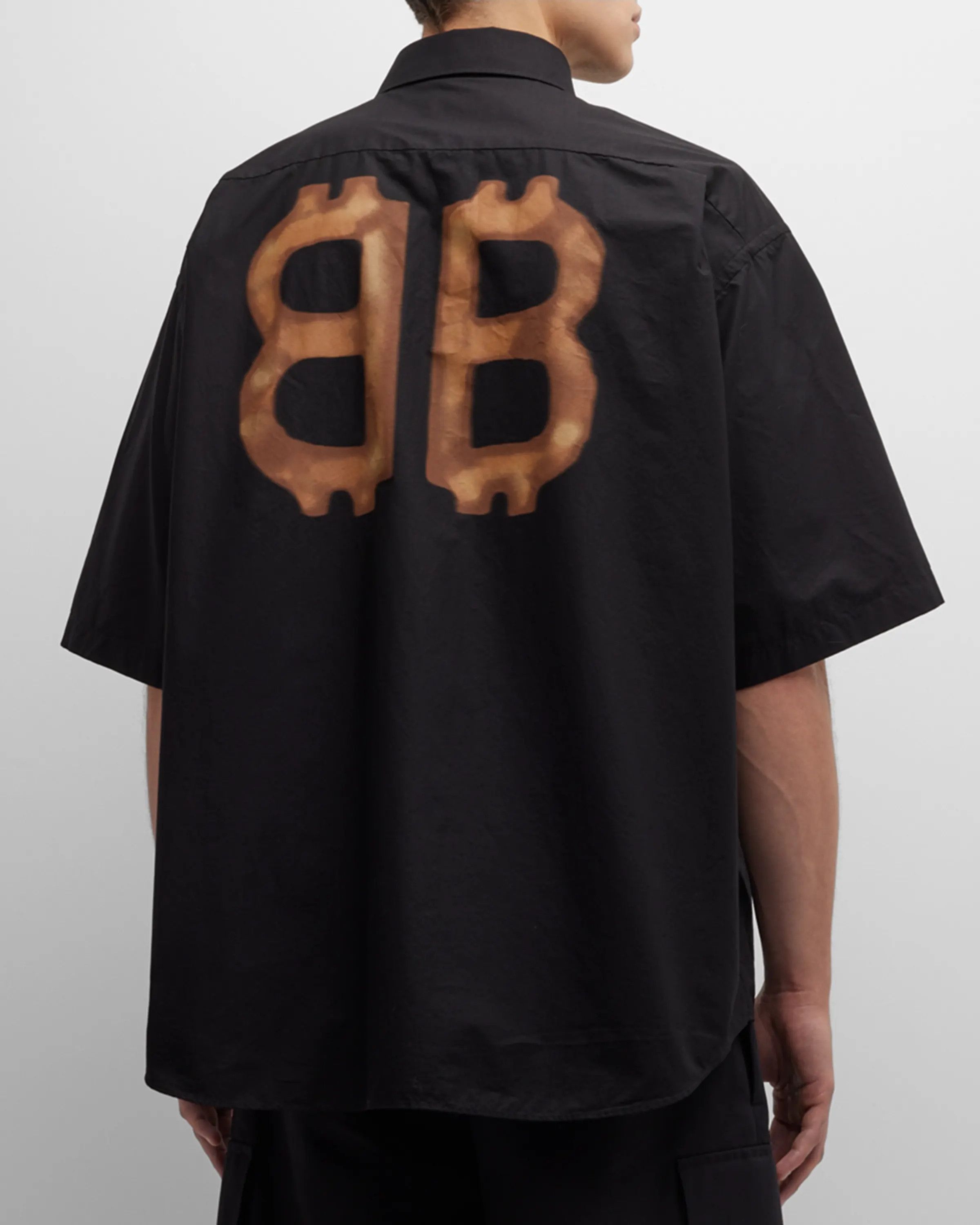 Balenciaga o1s1rm1225 Crypto Short Sleeve Shirt Large Fit in Black Size US S / EU 44-46 / 1 - 3 Thumbnail