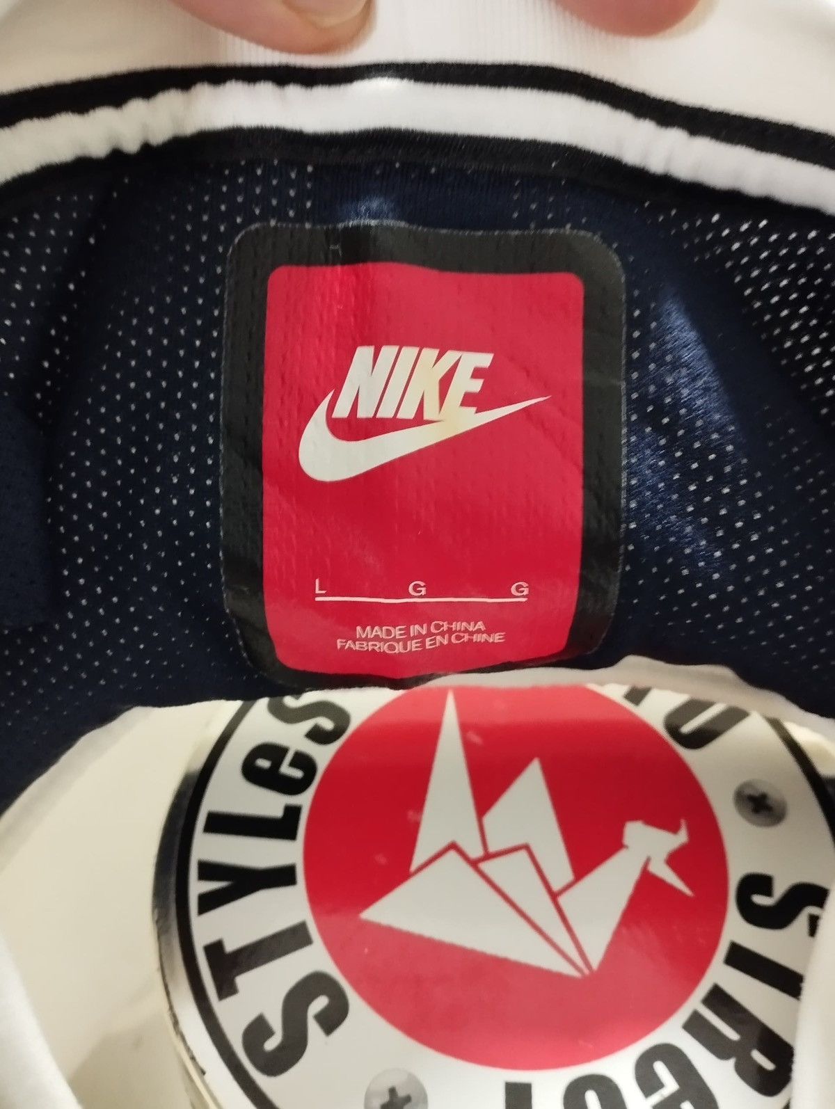 Nike × Vintage White Nike Sweatshirt L Size US L / EU 52-54 / 3 - 8 Thumbnail
