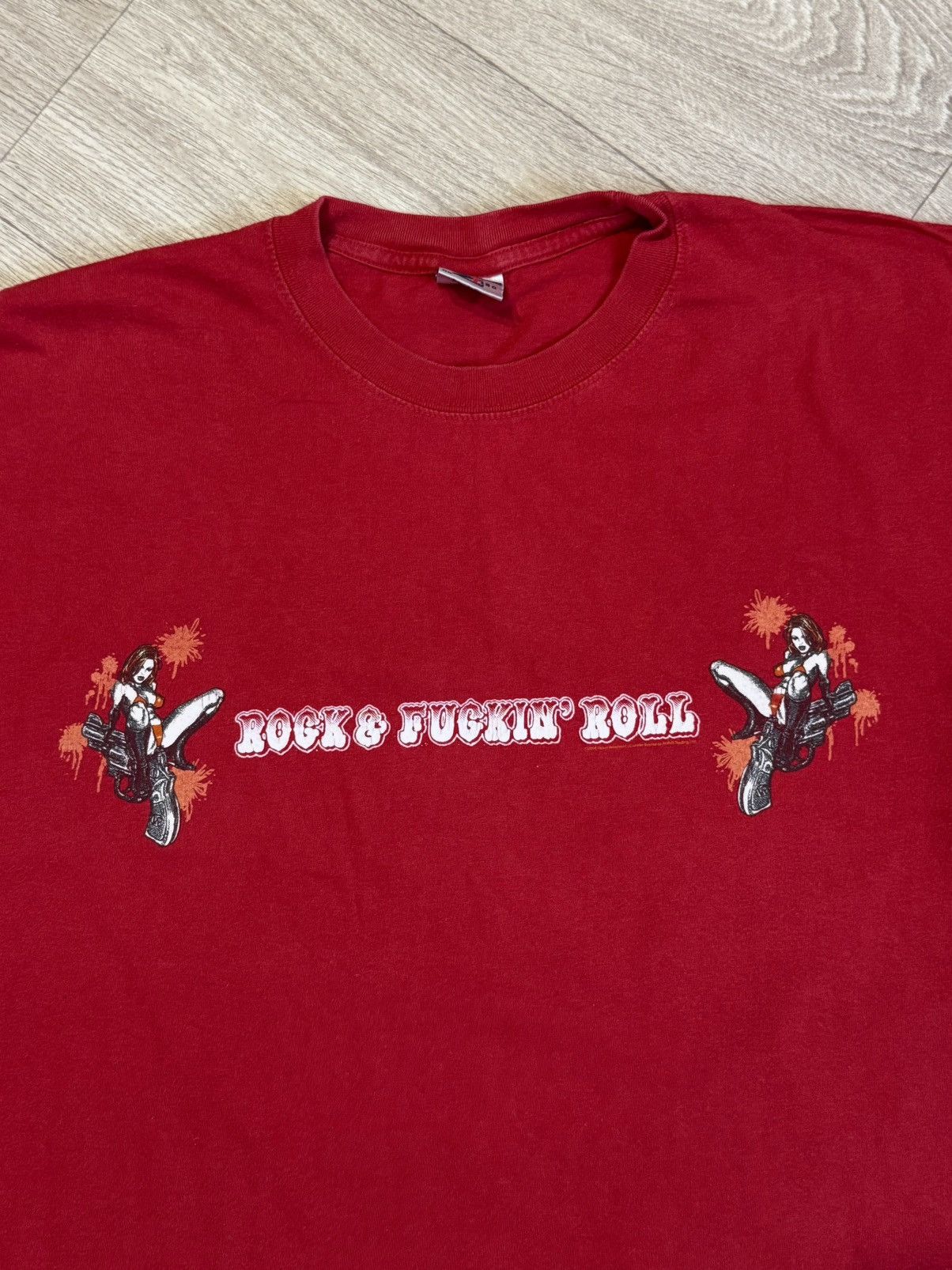 Band Tees Vintage Y2K Velvet Revolver Rock & Fuckin Roll T-shirt 2004 Size US XL / EU 56 / 4 - 2 Thumbnail