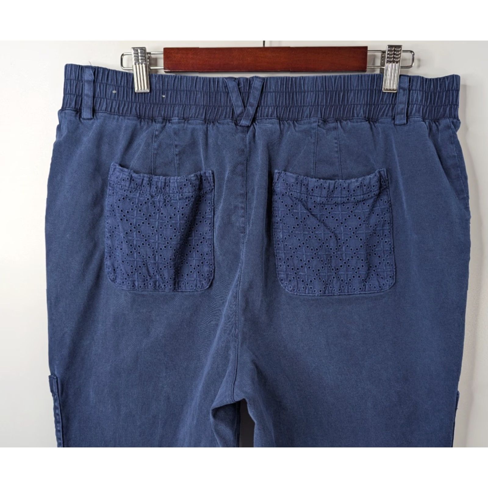 Soft Surroundings Soft Surroundings Blue Pants Cargo Pull On Pockets Eyelet Lace High Rise Casual Travel Linen Lyocell Cotton Spandex Tapered Regular Women" Size 36" / US 14 / IT 50 - 6 Thumbnail