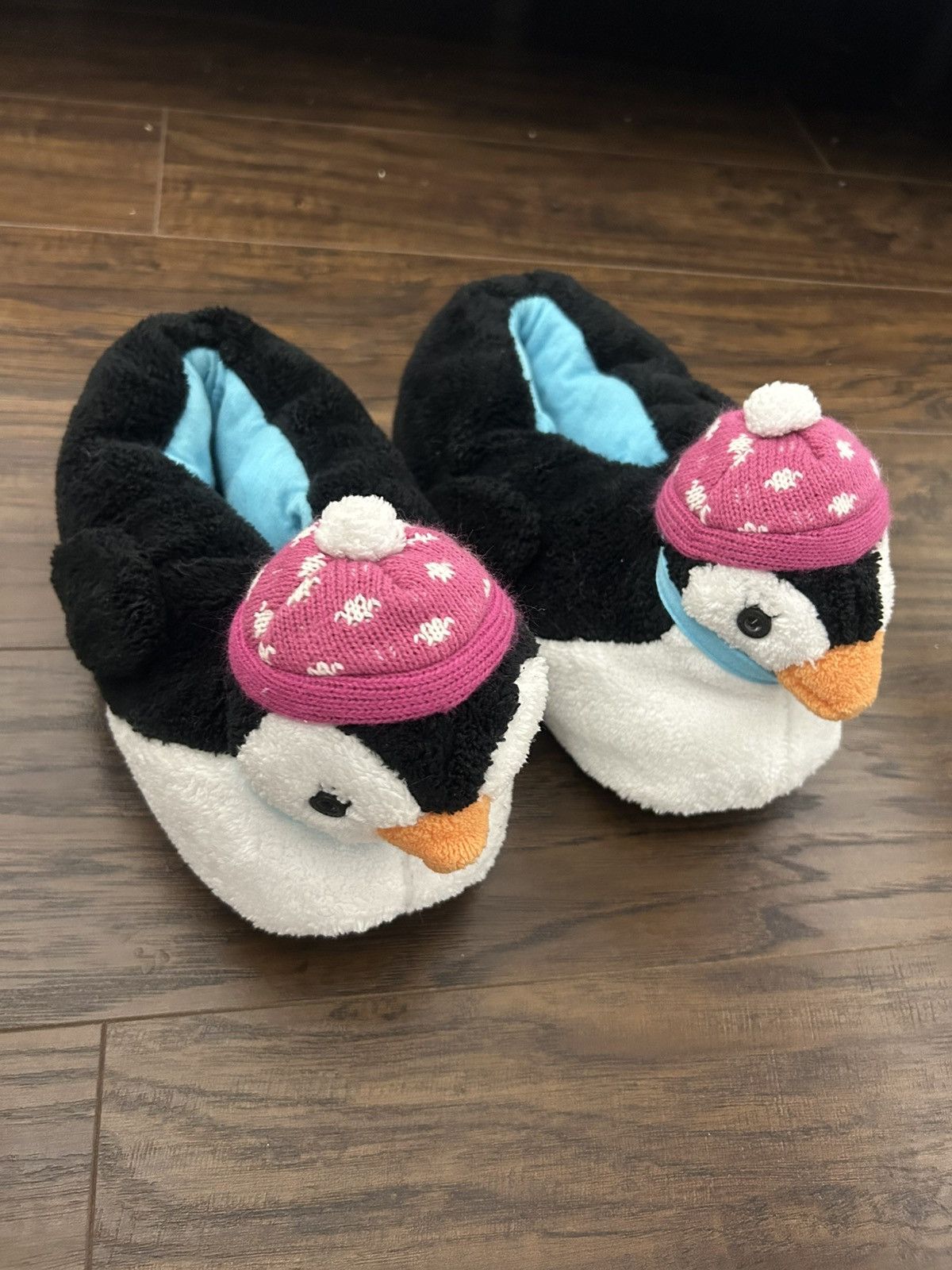 Other Nick & Nora Penguin Plush Slip-On Slippers Size US 9 / IT 39 - 2 Thumbnail