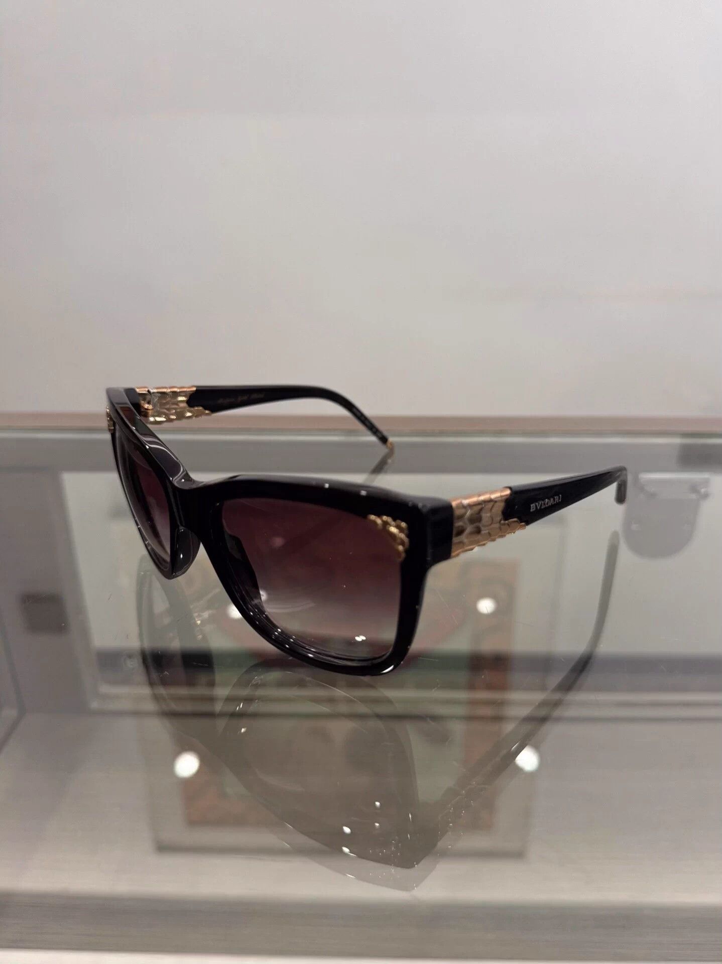 Bvlgari Bvlgari side gold snake scale logo black sunglasses new box Size ONE SIZE - 1 Thumbnail