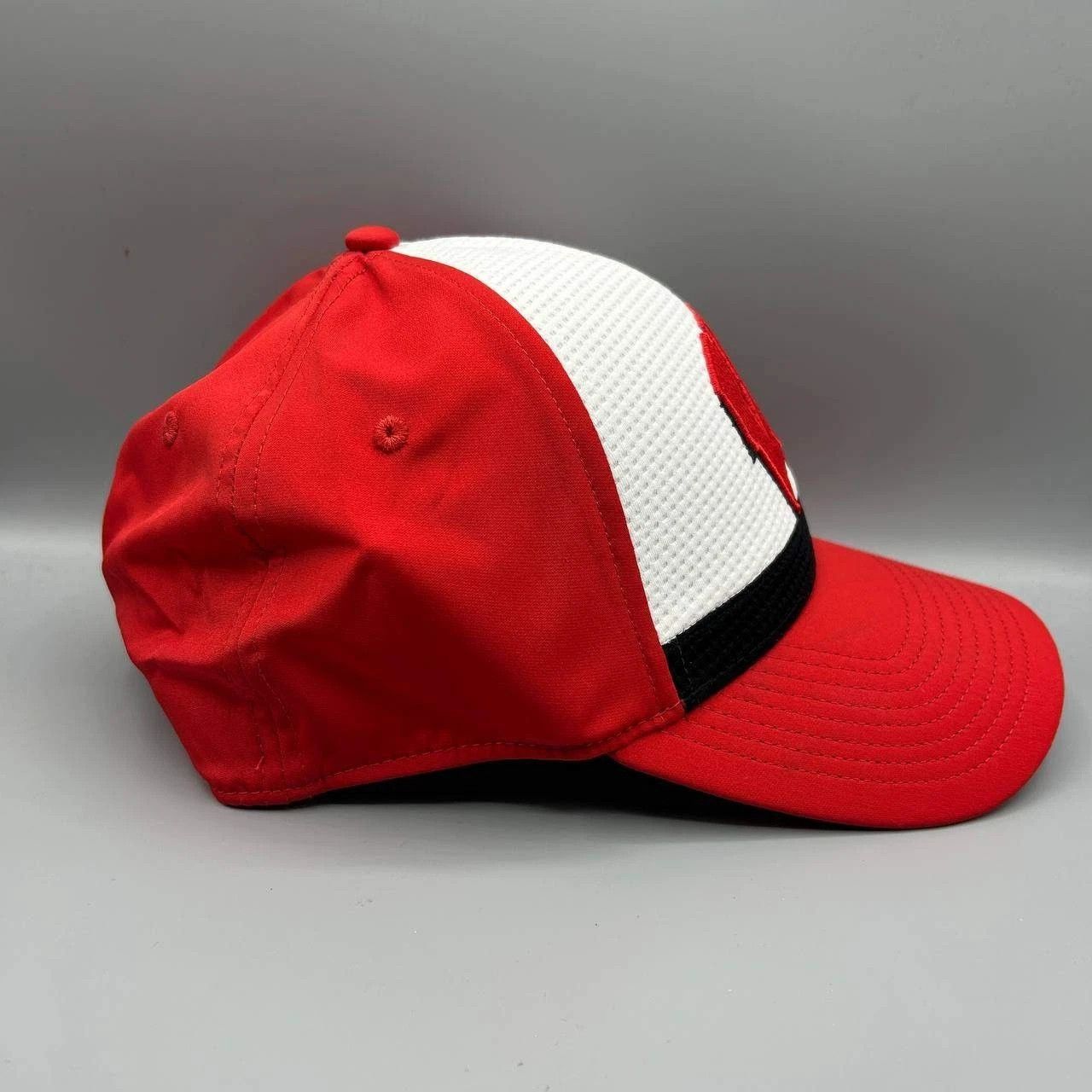 Other Wisconsin Badgers M-L Embroidered Fanatics Stretch Fitted Size ONE SIZE - 3 Thumbnail