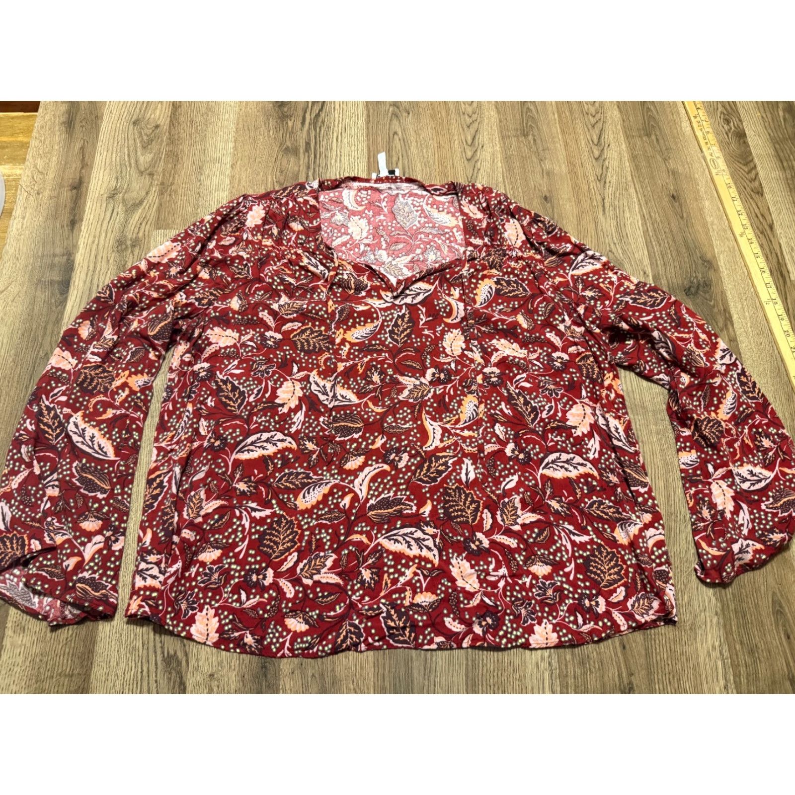 Jessica Simpson Jessica Simpson Blouse Women's XL Red Floral Long Sleeve V-neck Shirt Adult Womens Regular Polyester Lightweight Fall Spring Summer Casual Modern 90s Size XL / US 12-14 / IT 48-50 - 2 Thumbnail