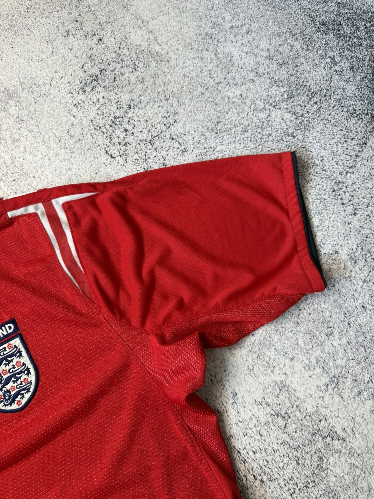 Umbro England football shirt 2004 Jersey Umbro Soccer Vintage Size US L / EU 52-54 / 3 - 10 Thumbnail