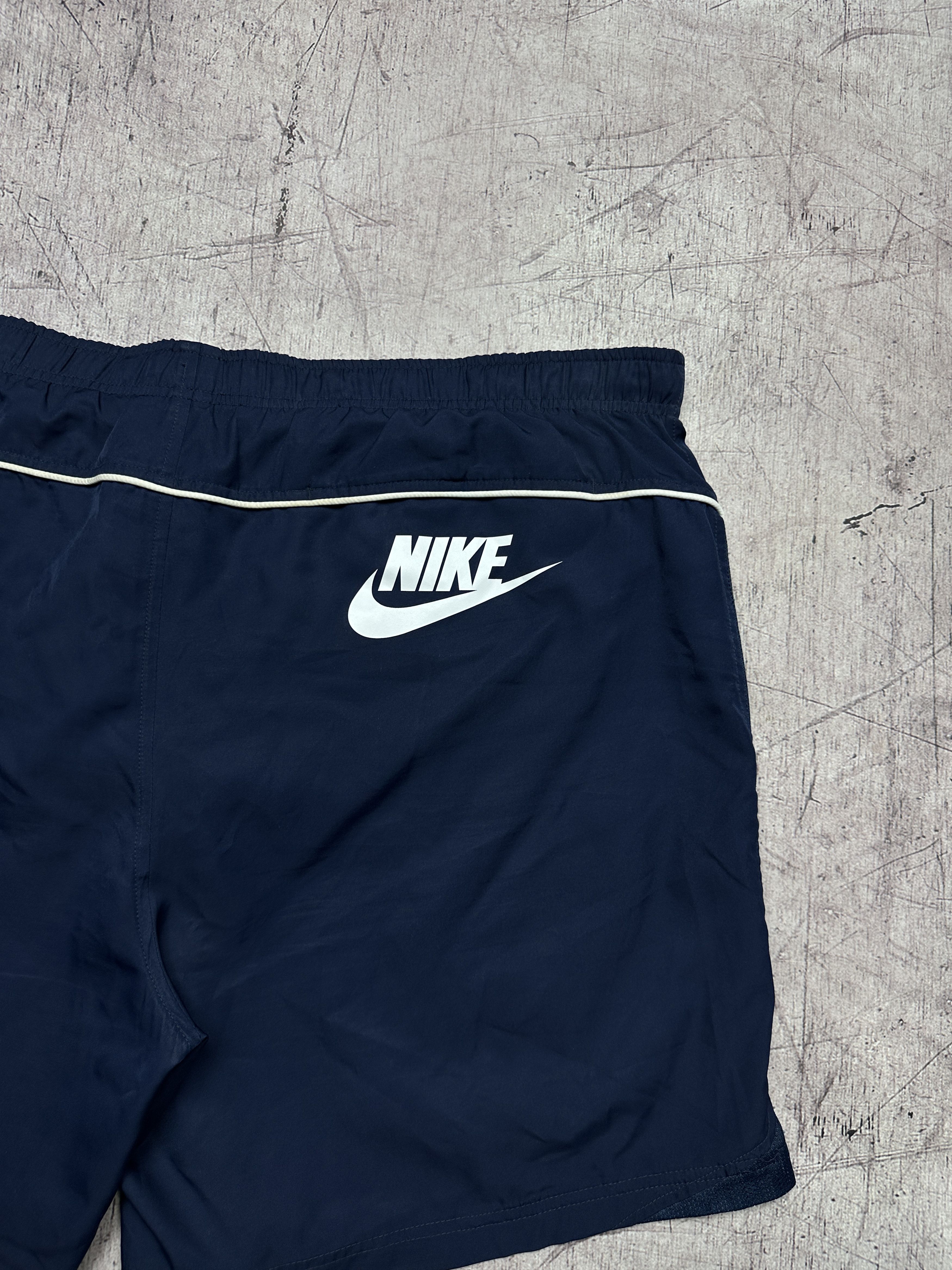 Nike Nike Vintage Mens Nylon Shorts Size US 38 / EU 54 - 9 Thumbnail