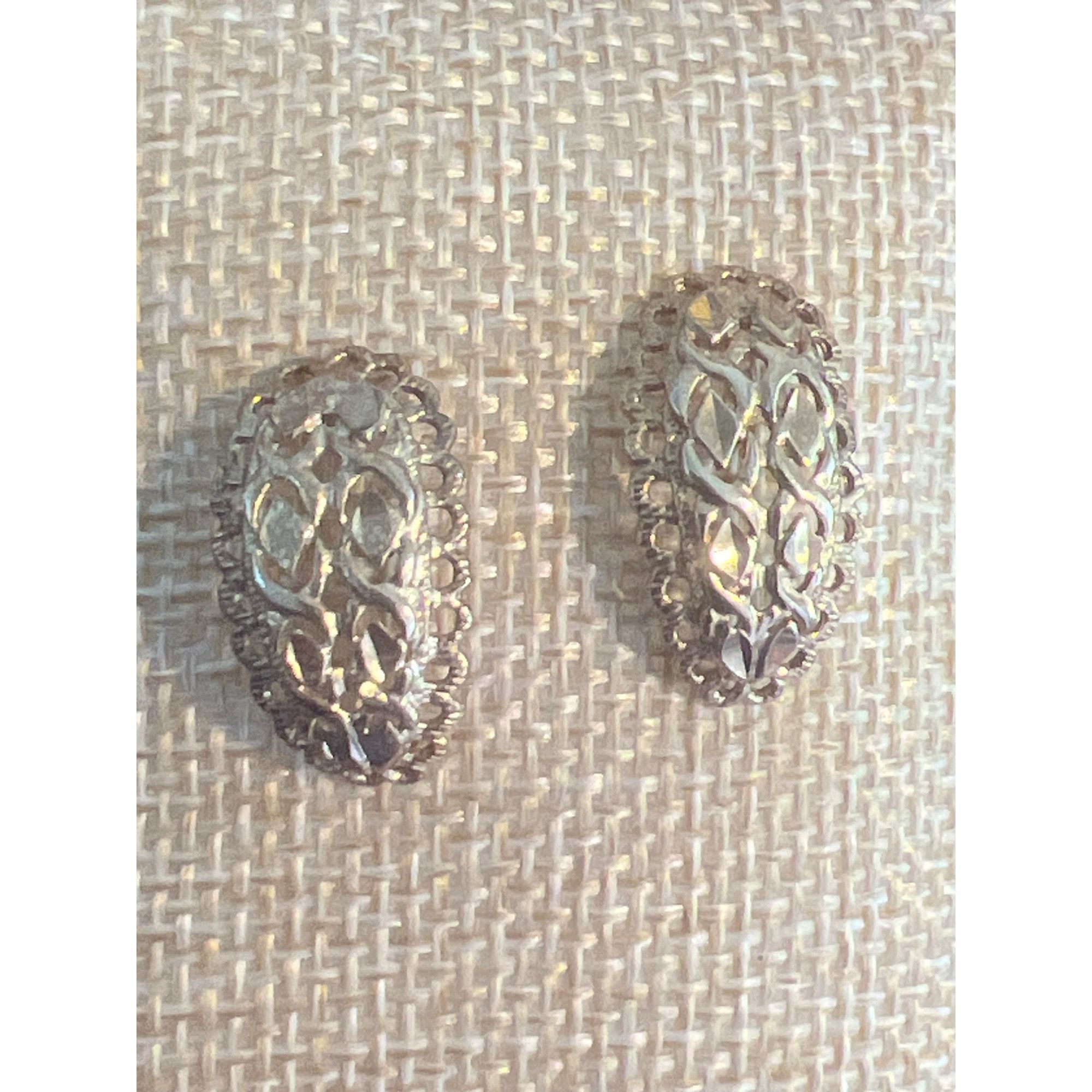 Other Vintage Gold Tone Filigree Earrings Pierced Lattice Openwork Size ONE SIZE - 1 Thumbnail