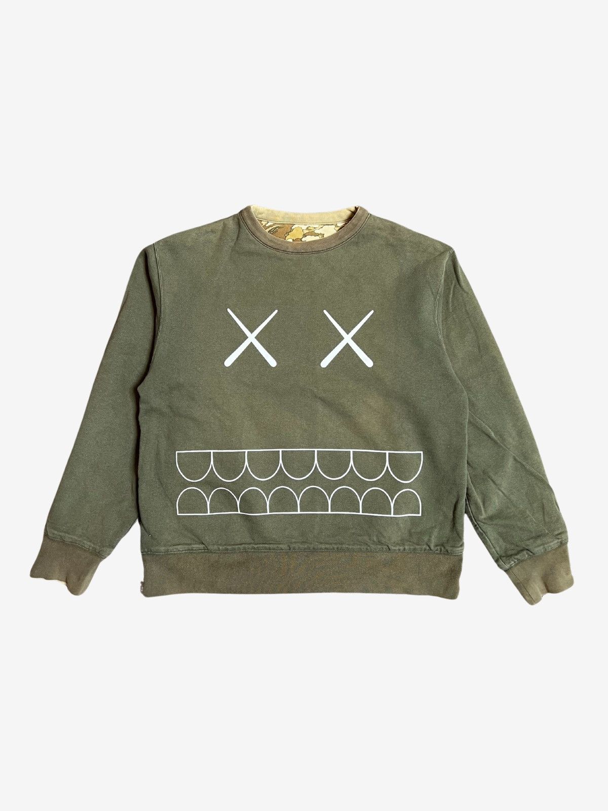 Bape Bape x Kaws Olive Cloud Camo Chomper Reversible Crewneck Size US M / EU 48-50 / 2 - 2 Thumbnail