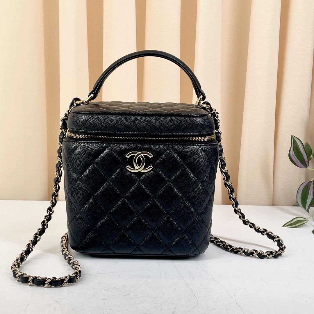 Chanel Pre-loved Bag Very good condition Size ONE SIZE - 1 Thumbnail