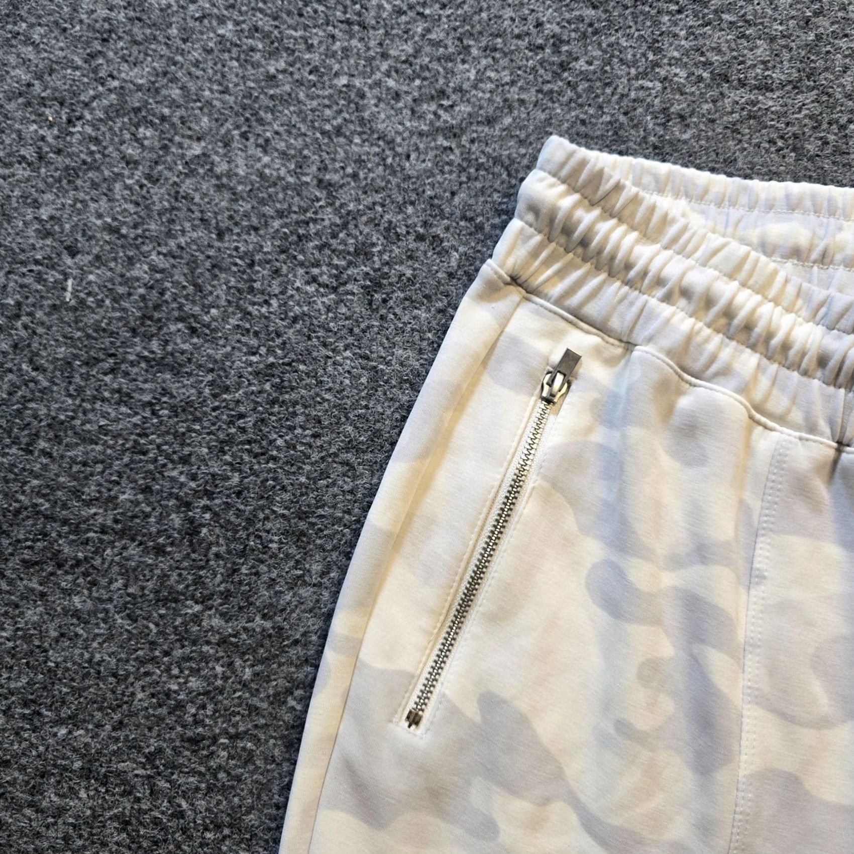 Vintage Chicos Pants Womens Large White Gray Camo Jogger Pull On Casual Lounge Knit High Rise Pockets Size 36" / US 14 / IT 50 - 3 Thumbnail