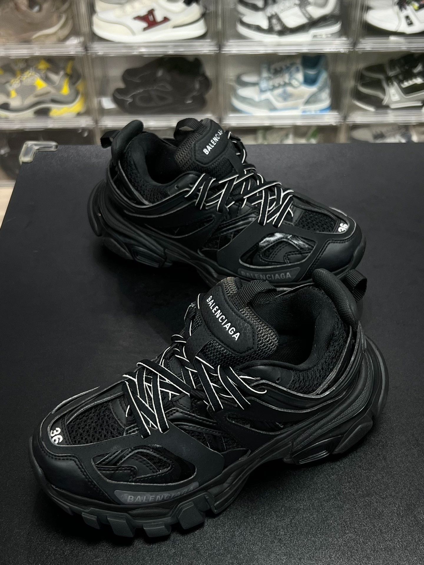 Balenciaga Balenciaga Black Lowtop Sneakers us_6 Women Size US 6 / IT 36 - 1 Thumbnail