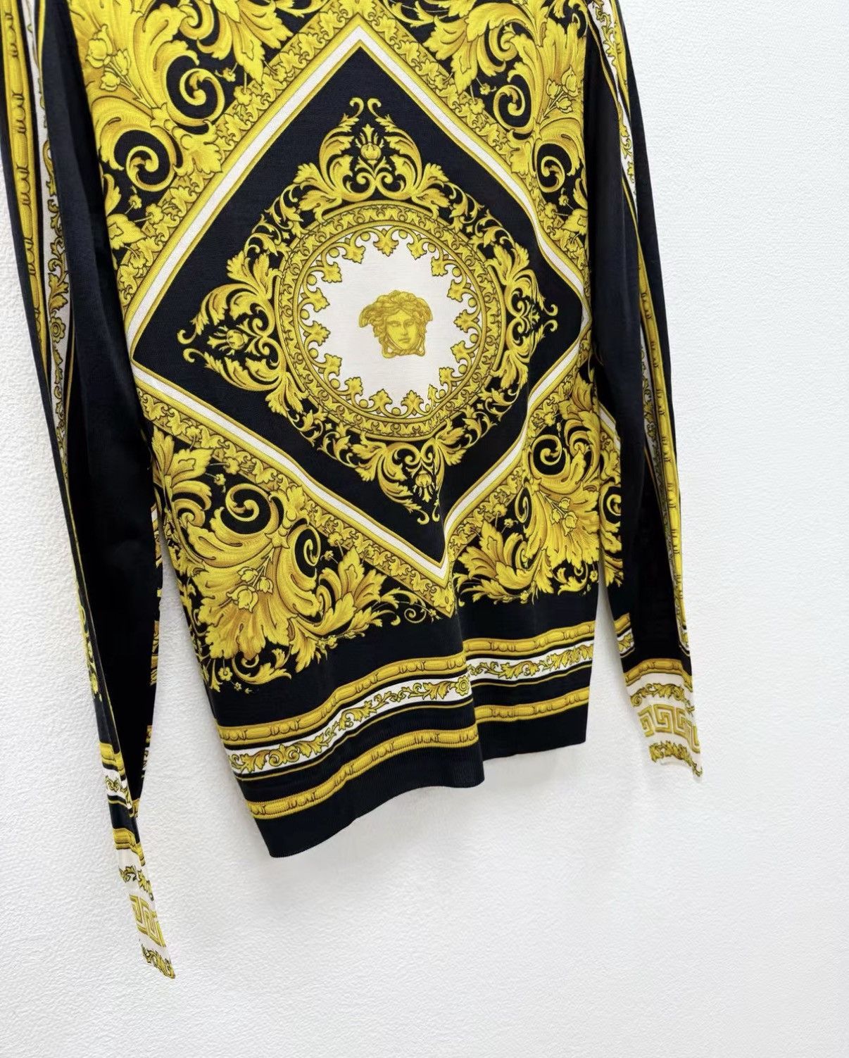 Versace VERSACE 100% Silk Knit Top J30 Size US M / EU 48-50 / 2 - 5 Thumbnail