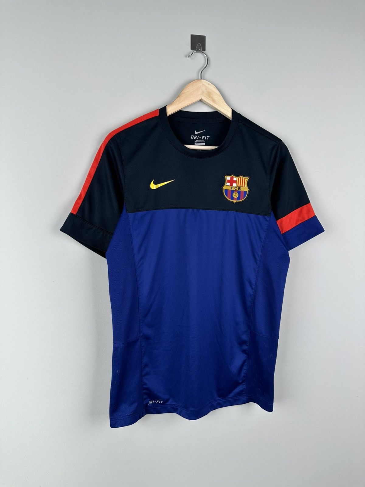 Nike Nike Fc Barcelona Soccer Jersey Size US M / EU 48-50 / 2 - 2 Thumbnail