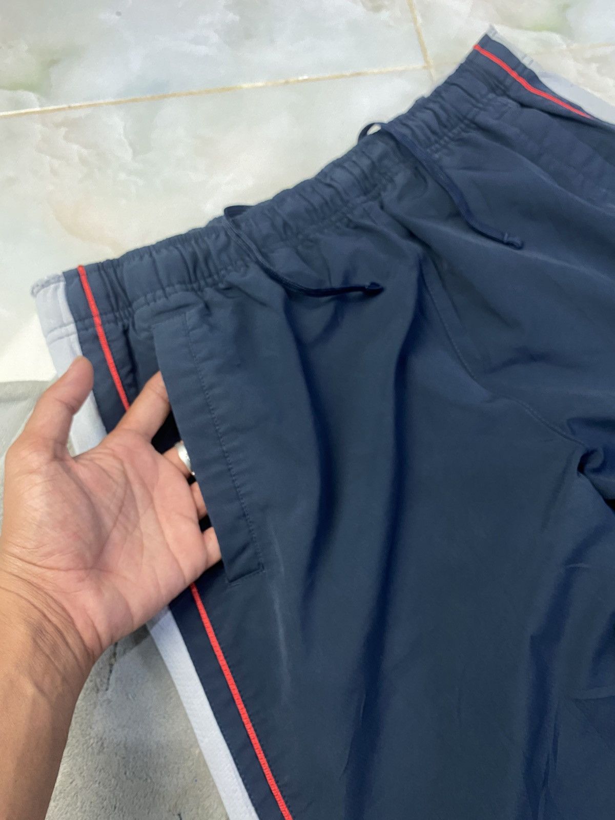 Carhartt Wip × Nike VINTAGE NIKE 90S BAGGY NYLON WIDE LEG SWOOSH TRACK PANTS Y2K Size US 30 / EU 46 - 4 Thumbnail