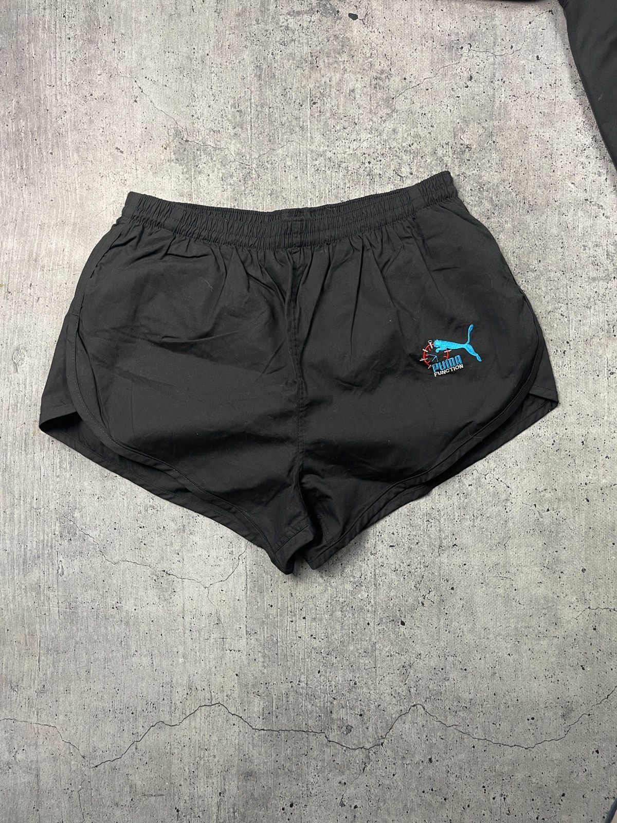 Puma × Vintage Vintage 90’s Puma streetwear shorts Size US 34 / EU 50 - 1 Thumbnail