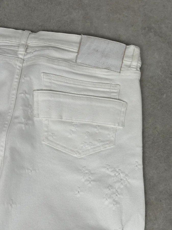 Givenchy 2010s Givenchy White Distressed Denim Jeans Size 28" / US 6 / IT 42 - 8 Thumbnail