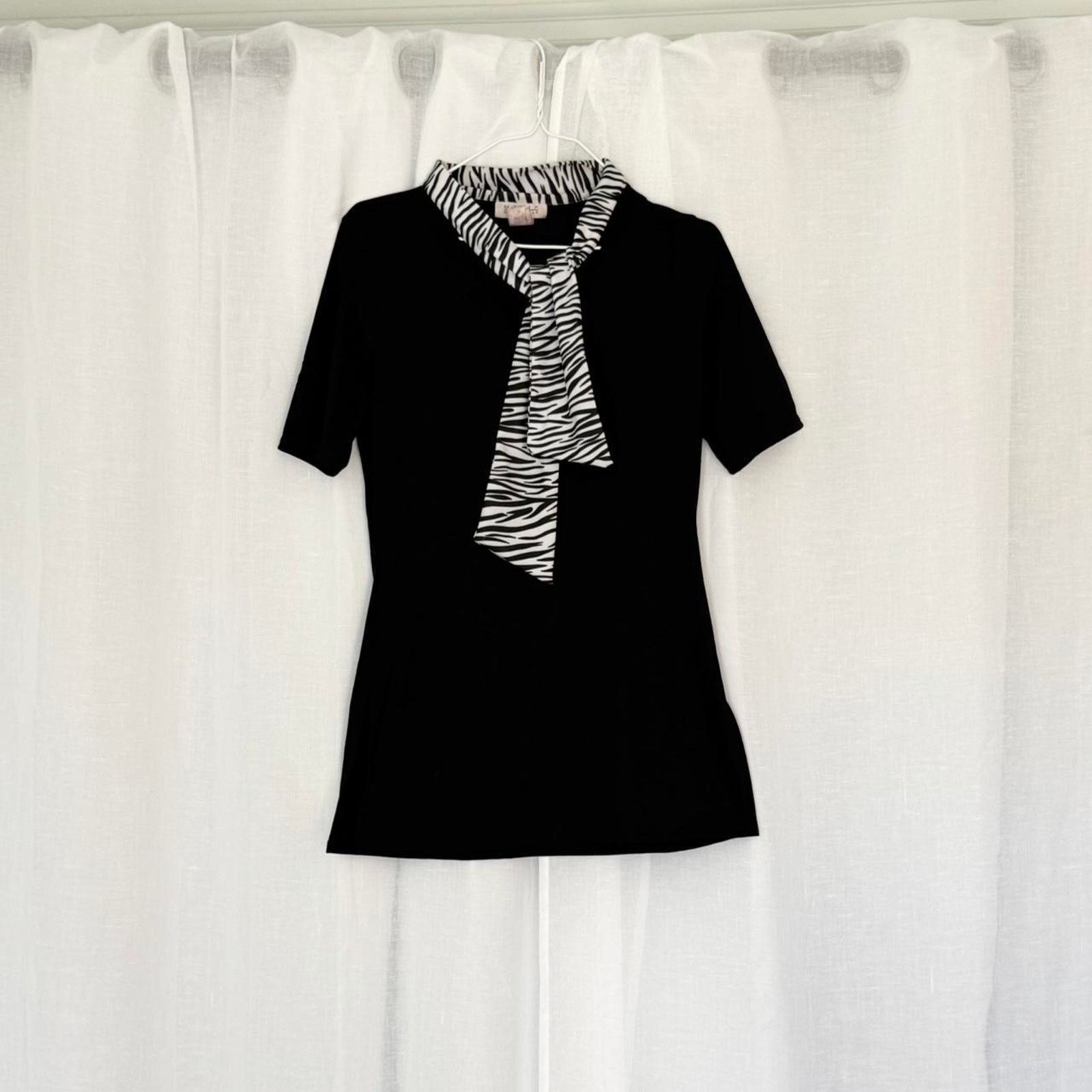 Vintage ✿ ⋆ 𓆩♡𓆪 Vintage Zebra Scarf Top 𓆩♡𓆪 ⋆ ✿ Size M / US 6-8 / IT 42-44 - 1 Thumbnail