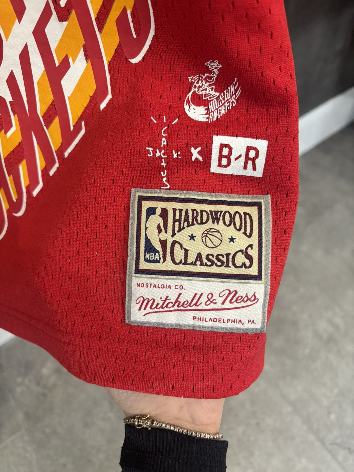 Mitchell & Ness × Travis Scott TRAVIS SCOTT X BR X MITCHELL & NESS ‘ROCKETS JERSEY’ SIZE M Size US M / EU 48-50 / 2 - 2 Thumbnail