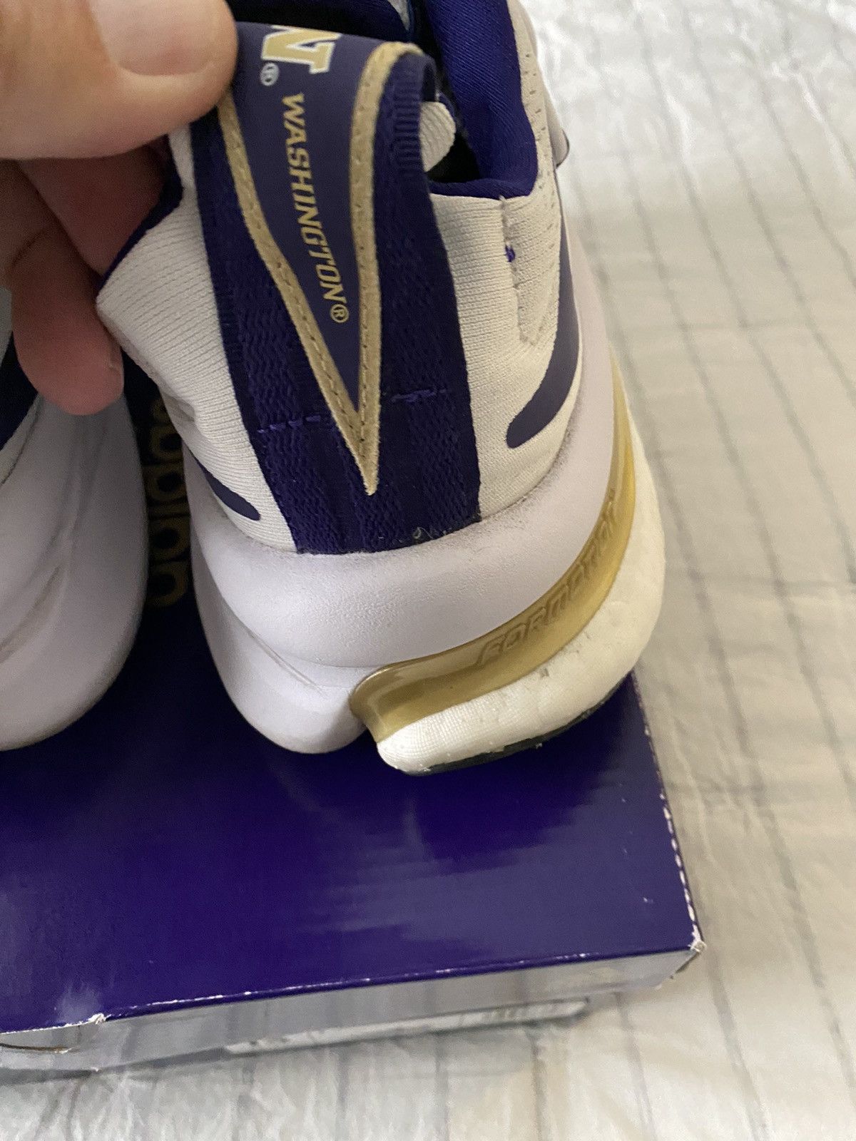 Adidas Adidas AlphaBoost V1 Washington Huskies Sz13 Size US 13 / EU 46 - 7 Thumbnail