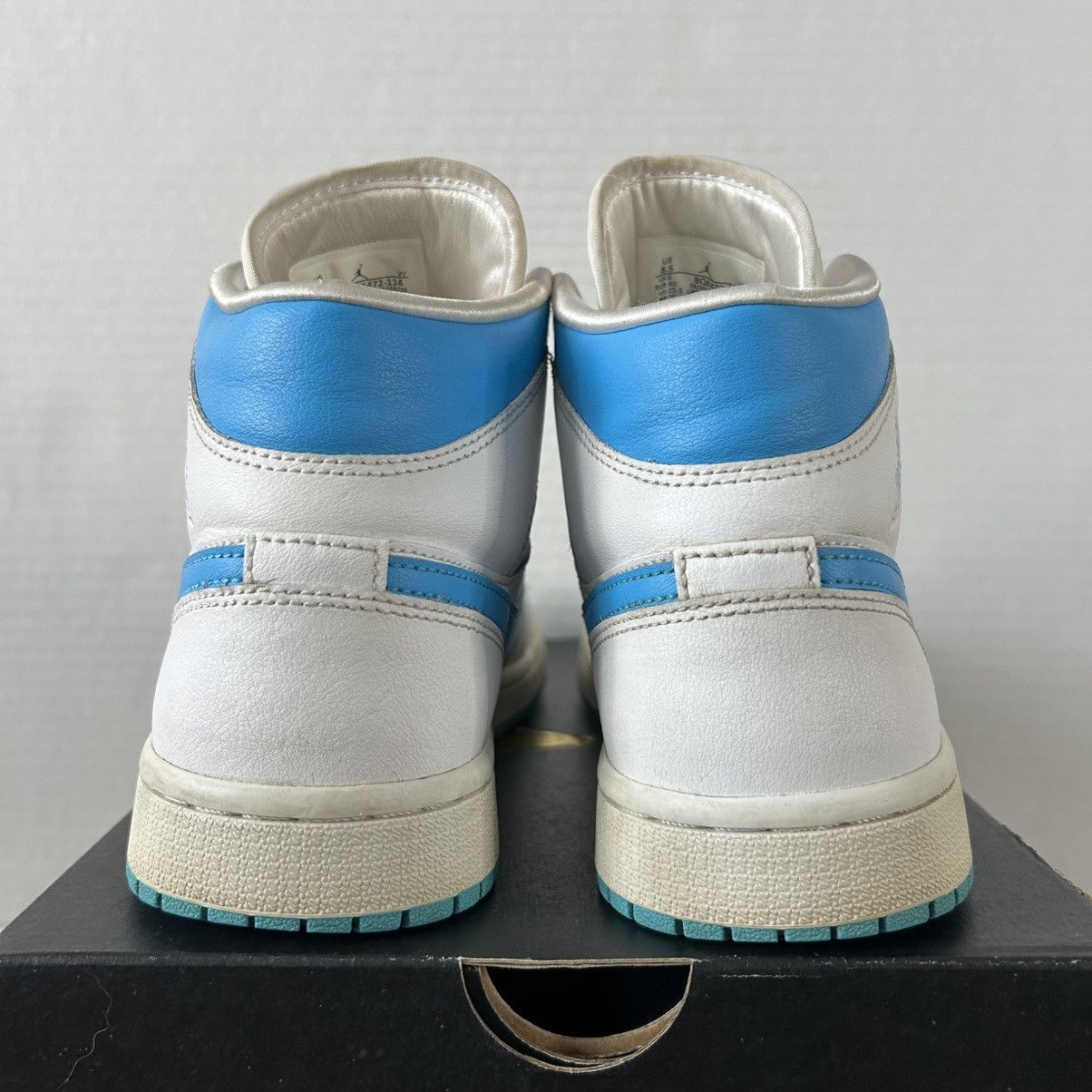Jordan Brand Nike Air Jordan 1 Mid UNC Women's Size 8.5 Size US 8.5 / IT 38.5 - 3 Thumbnail