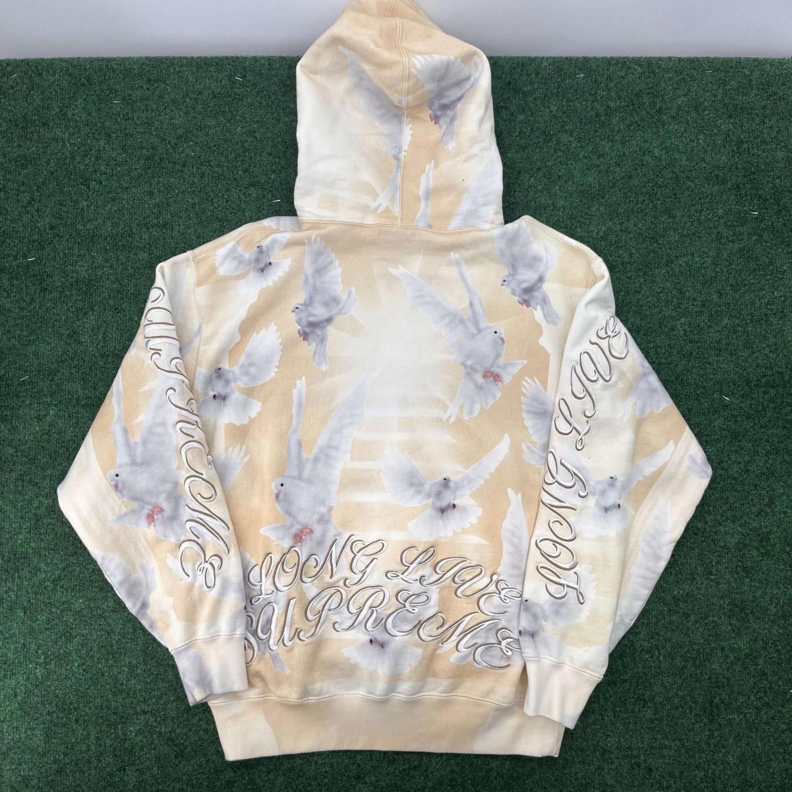 Supreme Supreme Doves Hooded Sweatshirt Tan SS22 Size US M / EU 48-50 / 2 - 11 Thumbnail